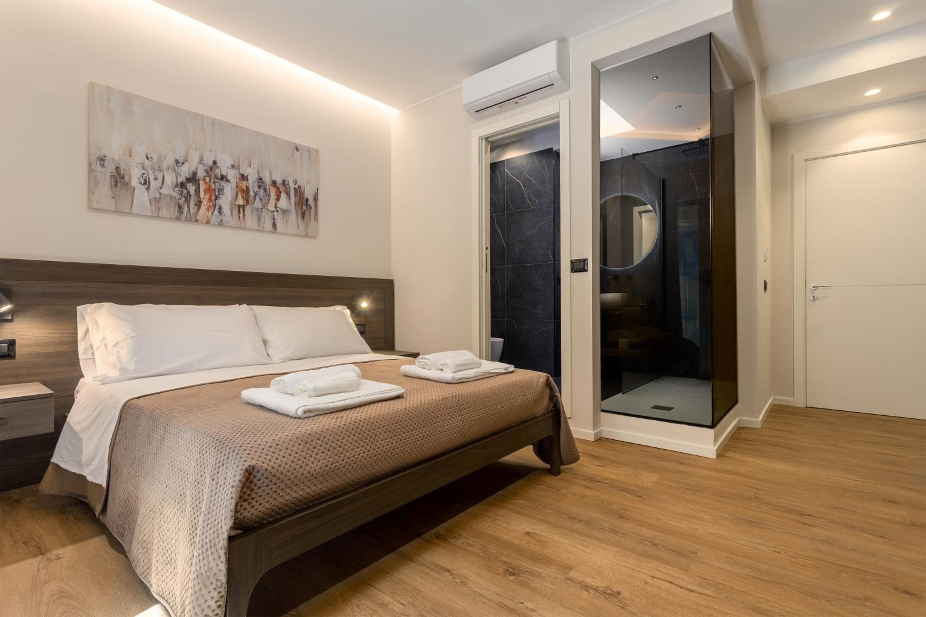 Deluxe Double Room with Balcony photo 1