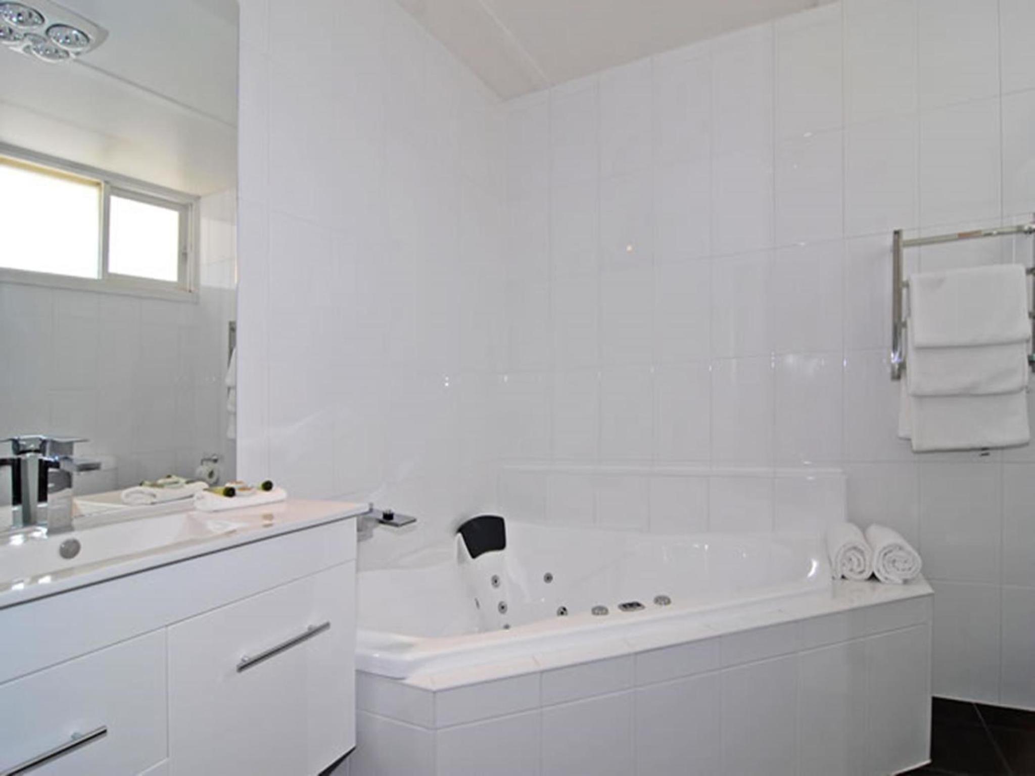 Motel Spa Room photo 3