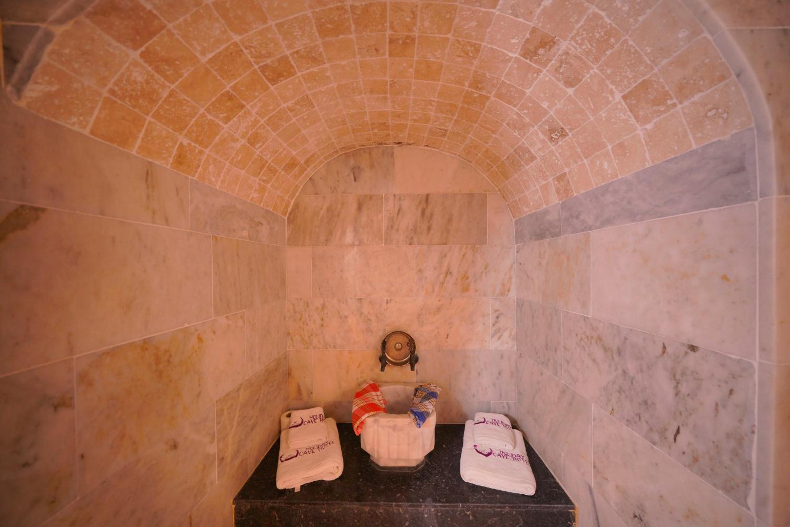 Junior Cave Suite - Photo 6