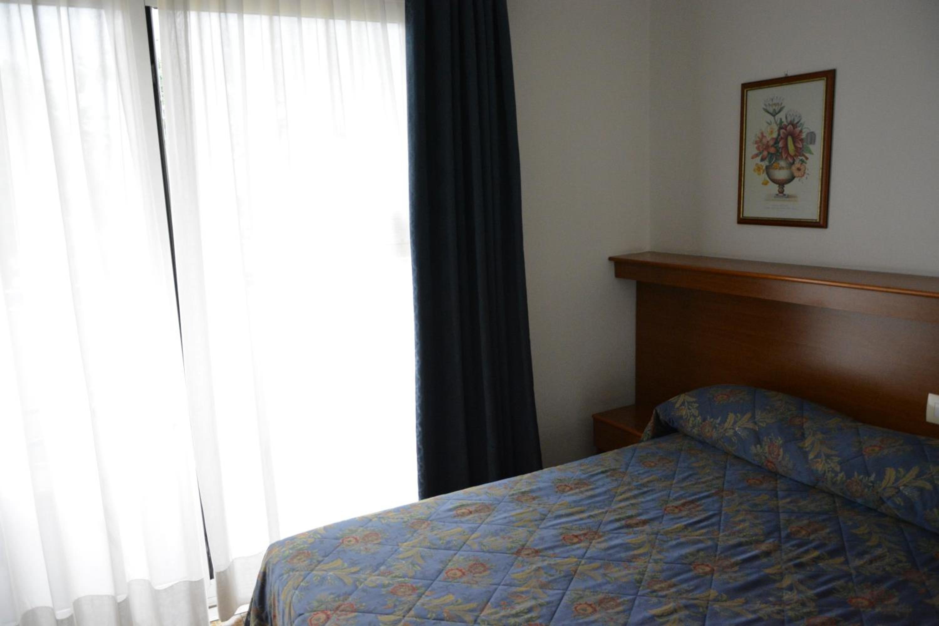 Economy Double Room with French Bed photo 3