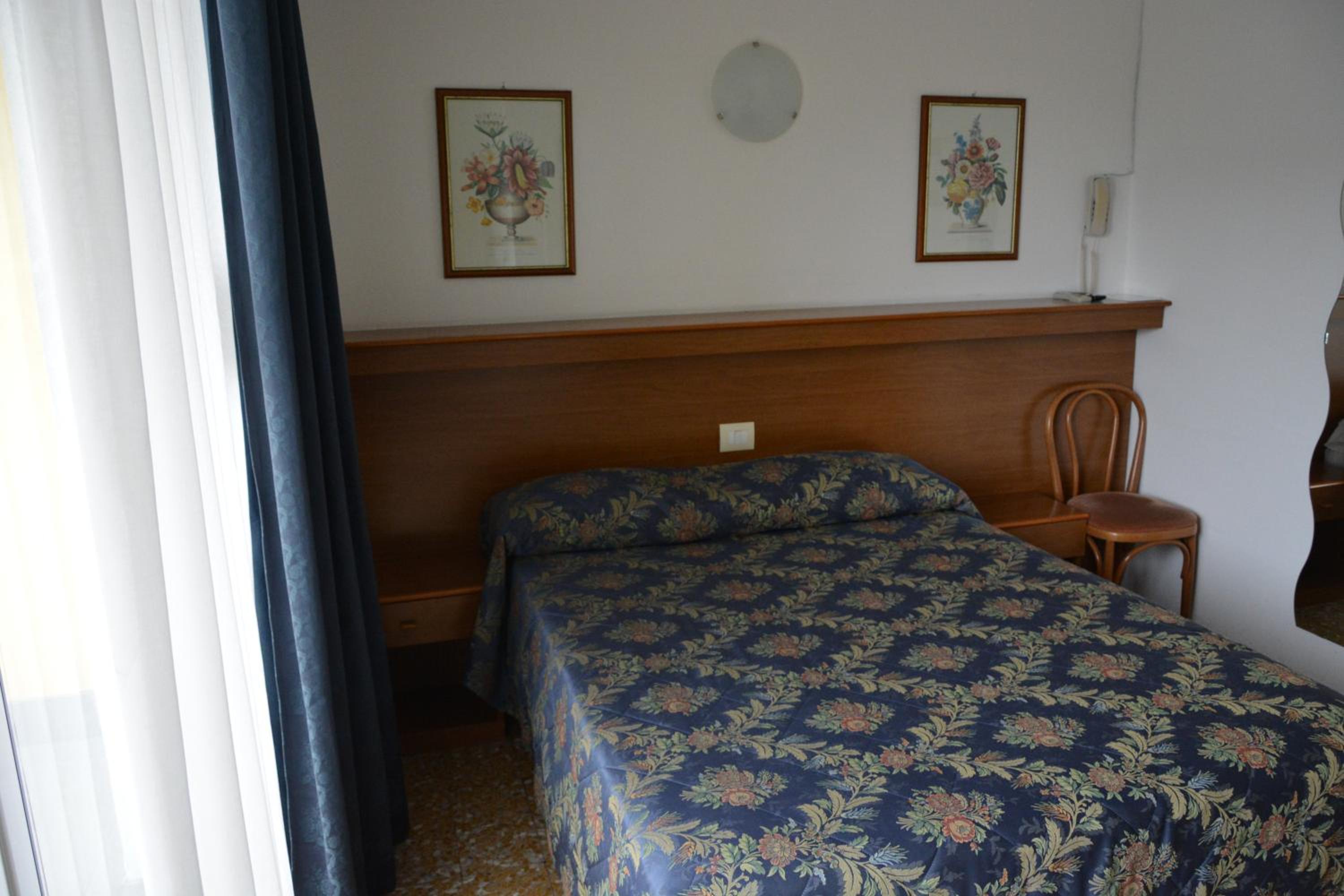 Economy Double Room with French Bed photo 1