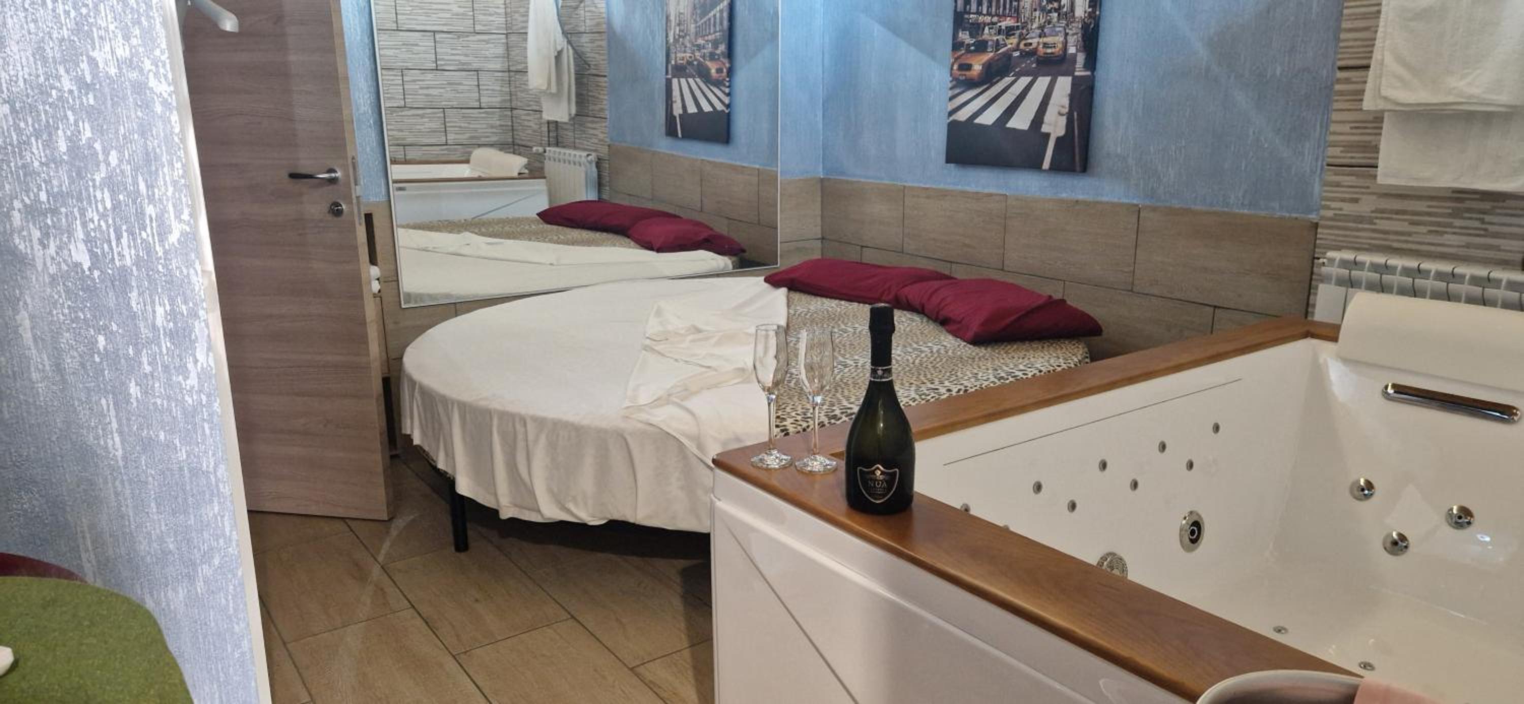 Double Room with Spa Bath photo 2