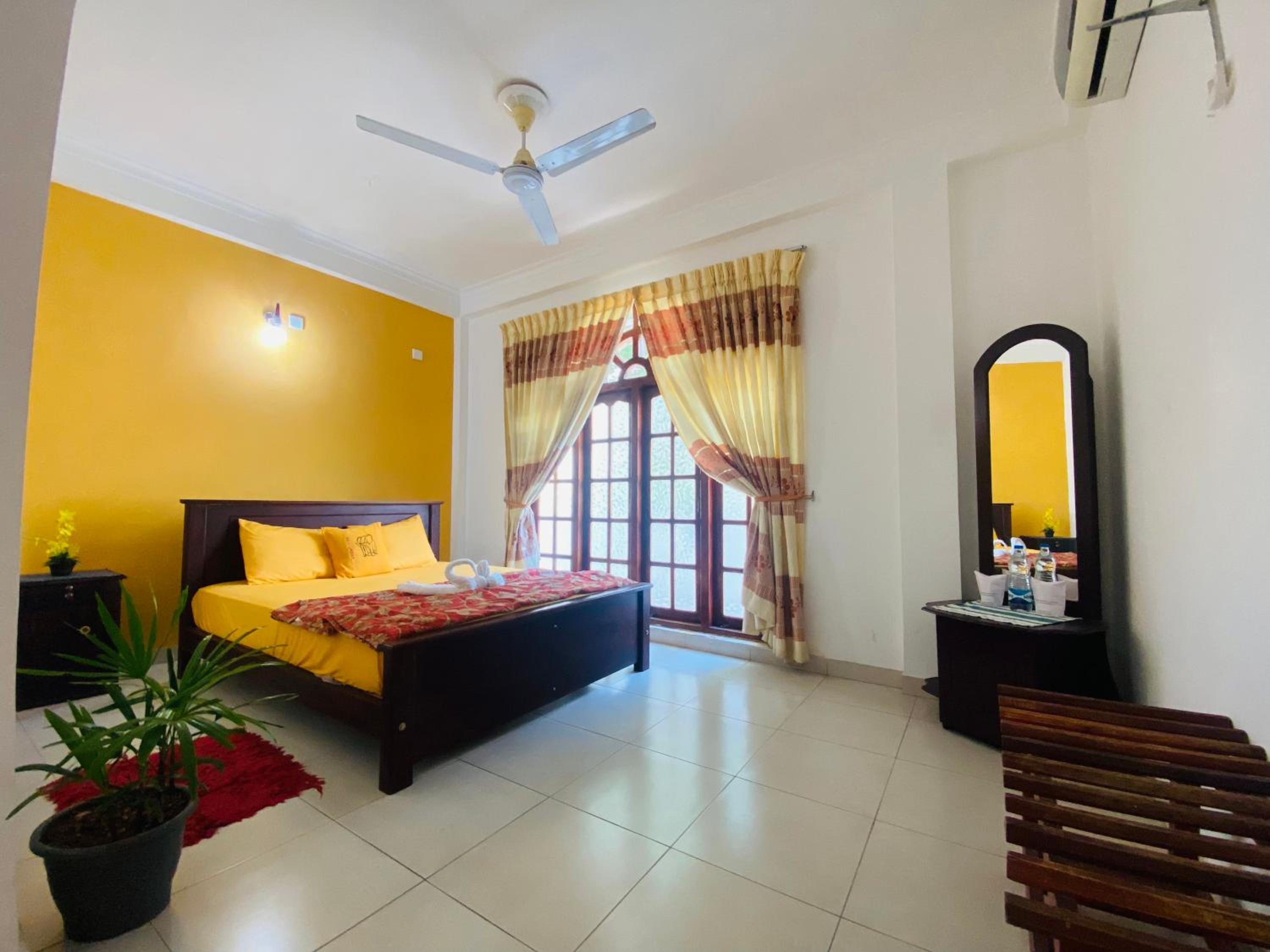 Deluxe Double Room (1 Adult + 1 Child)