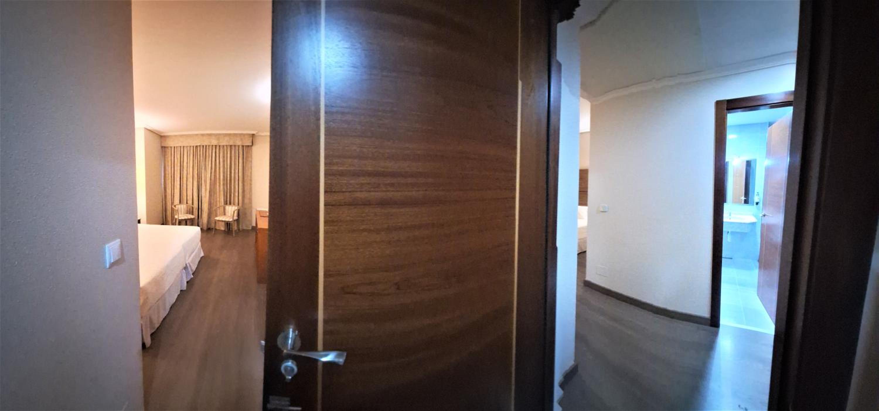 Two Connecting Twin Rooms - Photo 2