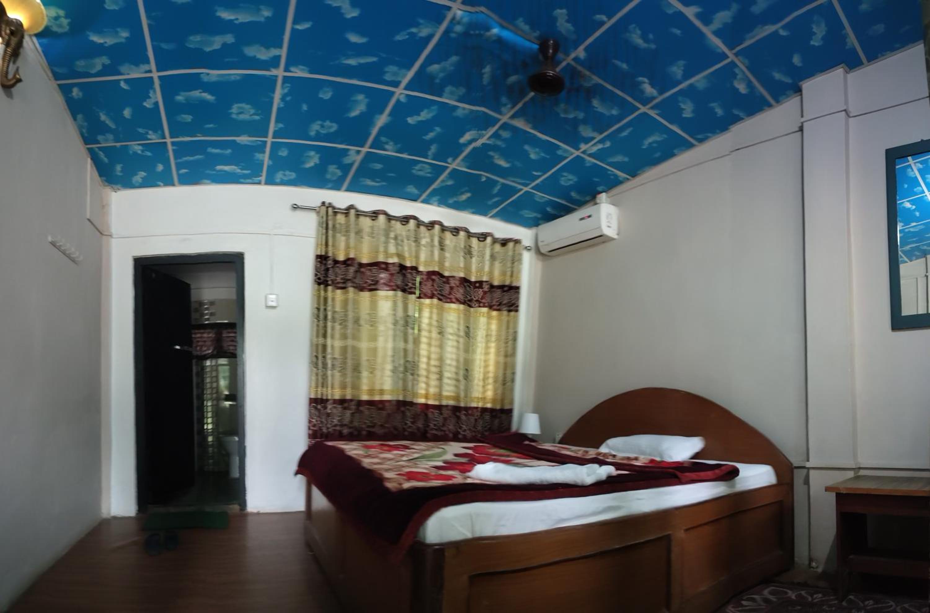Deluxe King Room photo 1