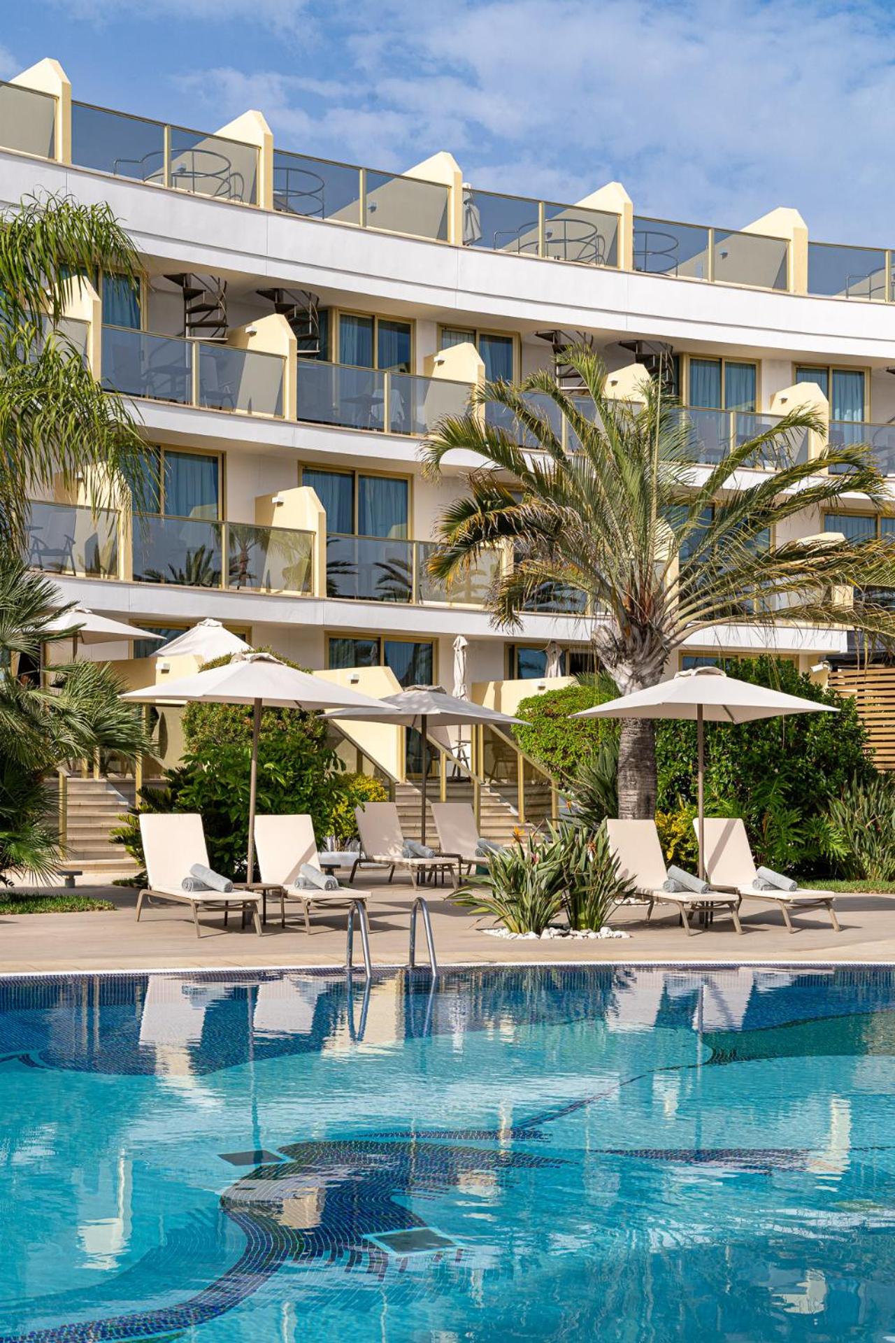 Superior Double Room with direct access to the Pool  (2 Adults)