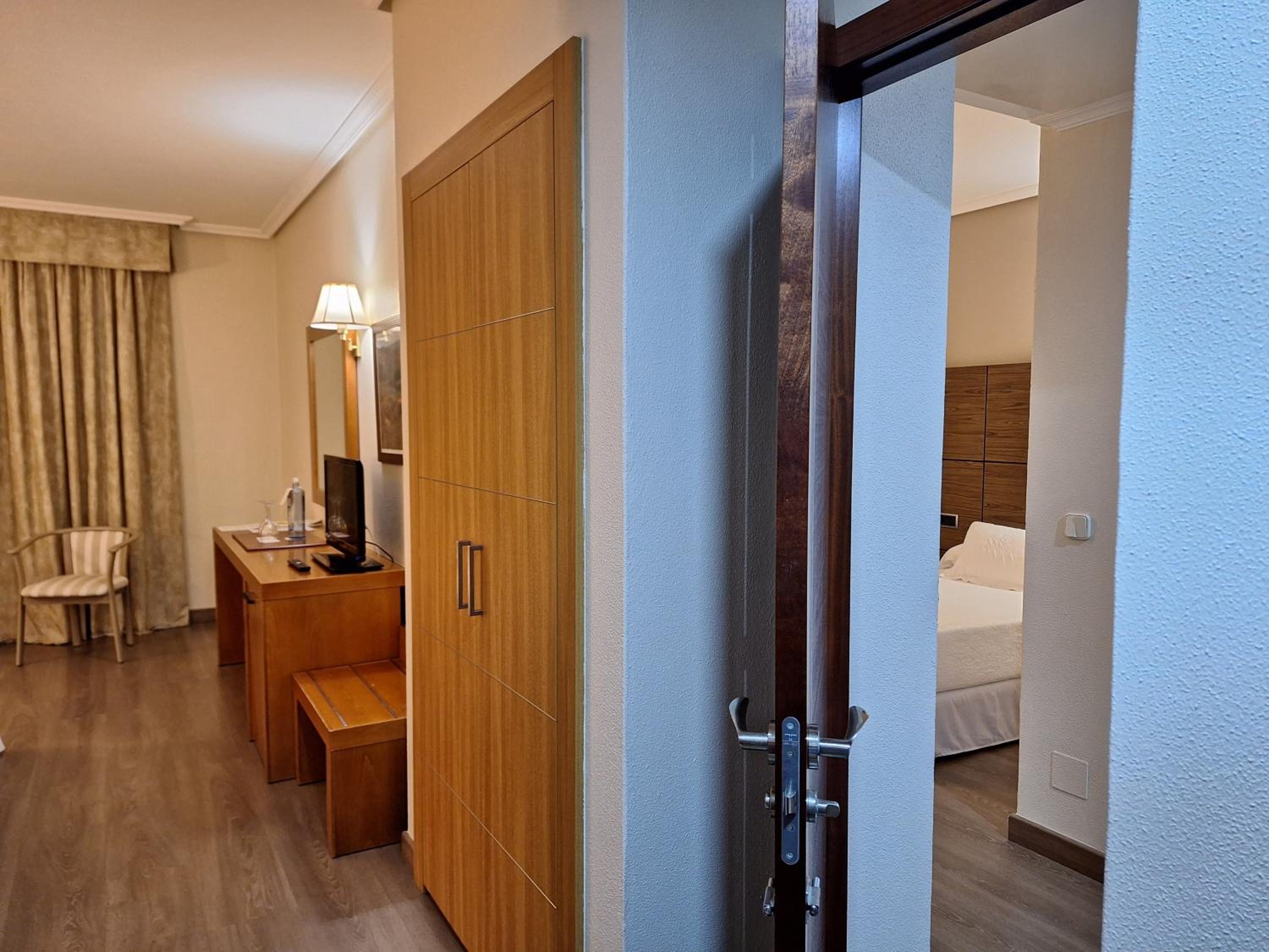 Two Connecting Twin Rooms - Photo 1