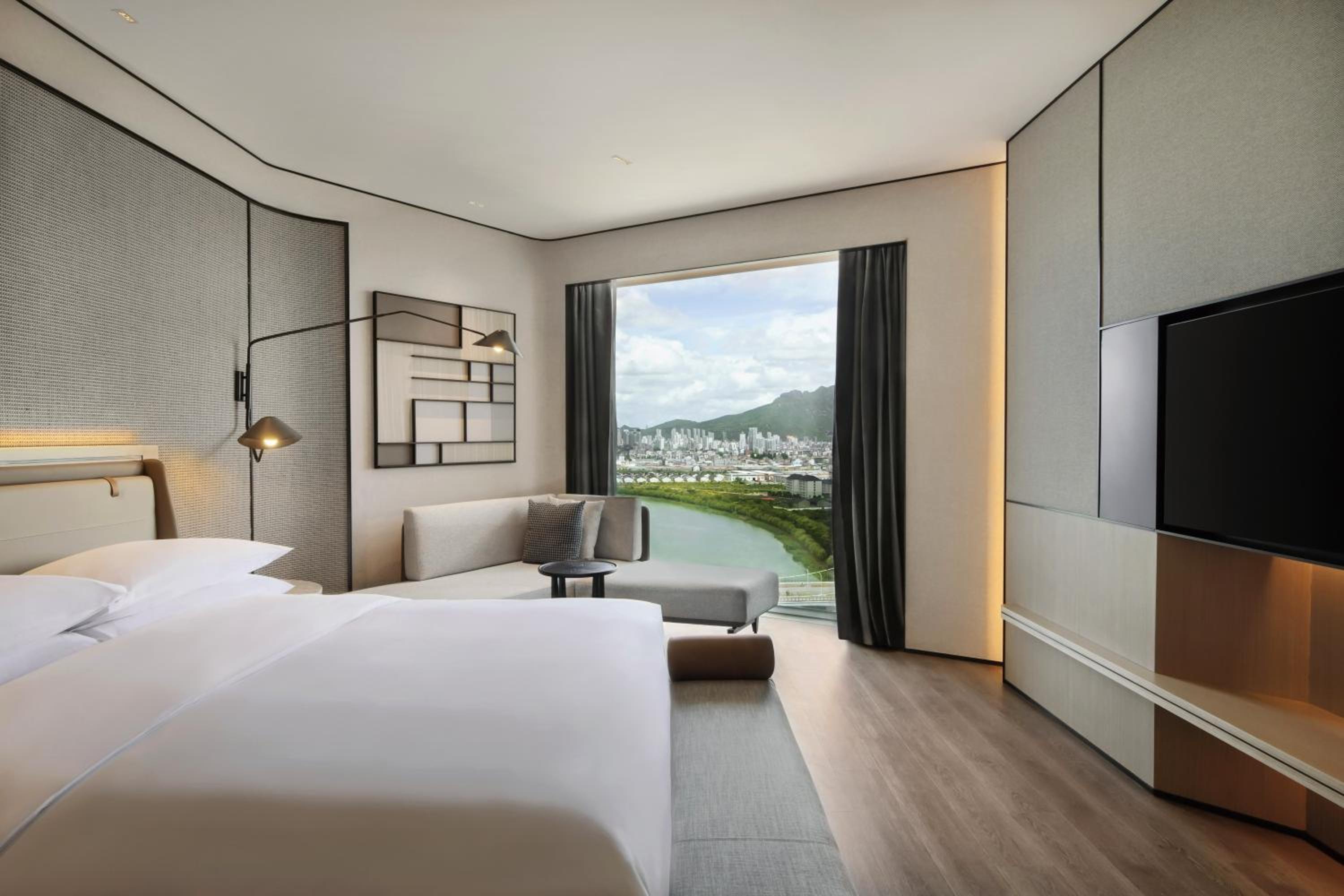 Executive King Suite - Club Lounge Access