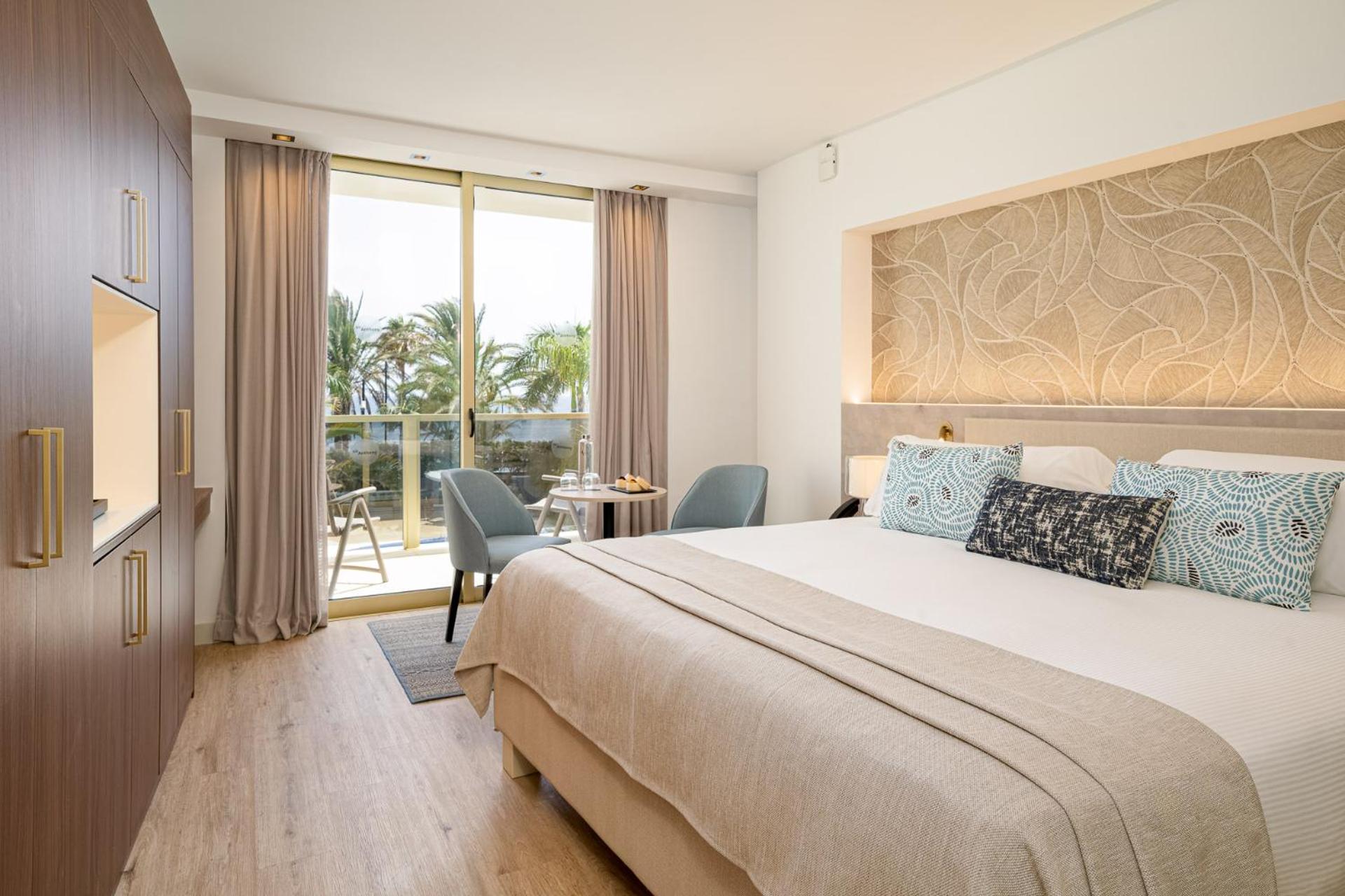 Superior Double Room with Sea View (2 Adults)