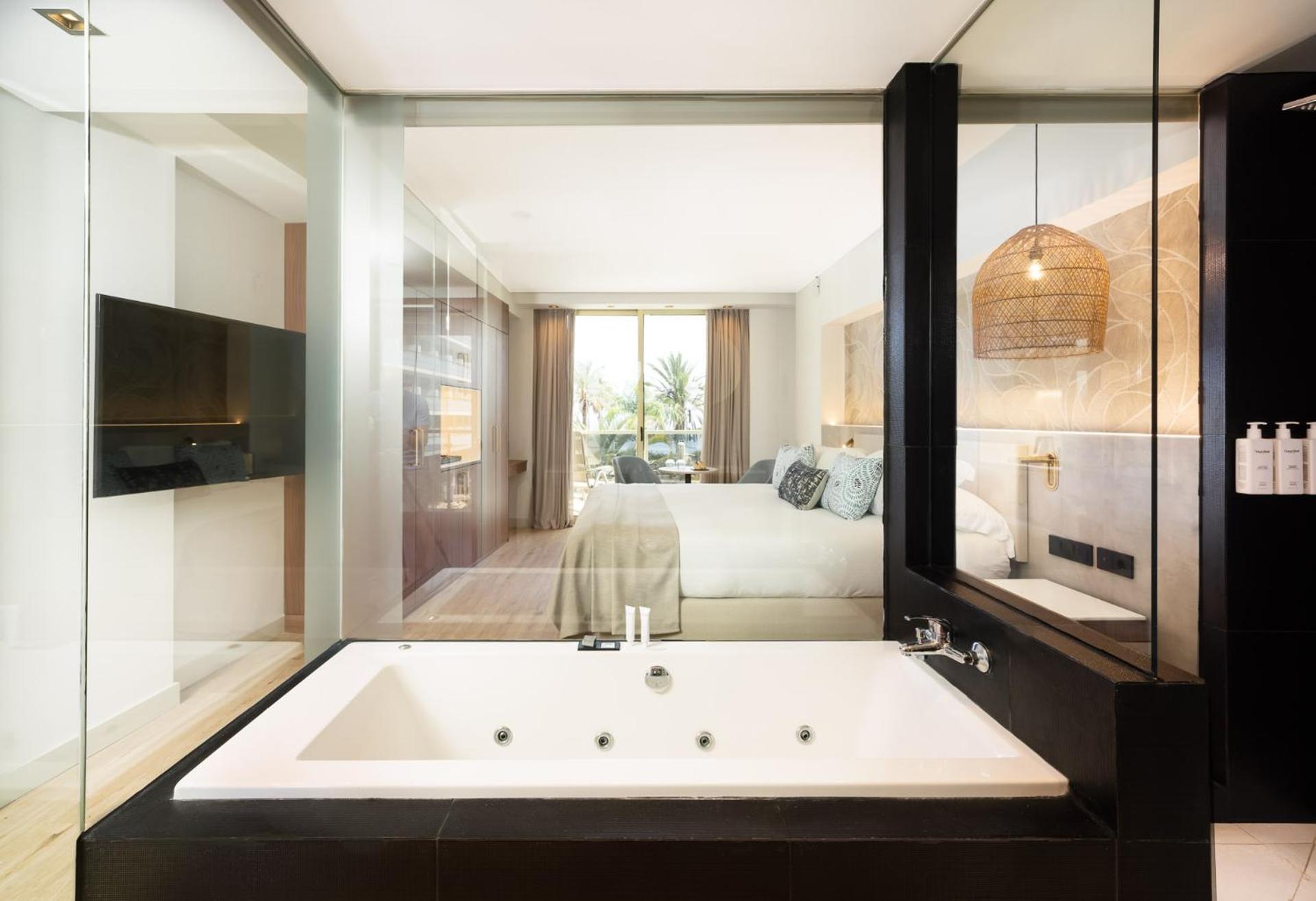 Superior Double Room with Private Pool - Photo 3