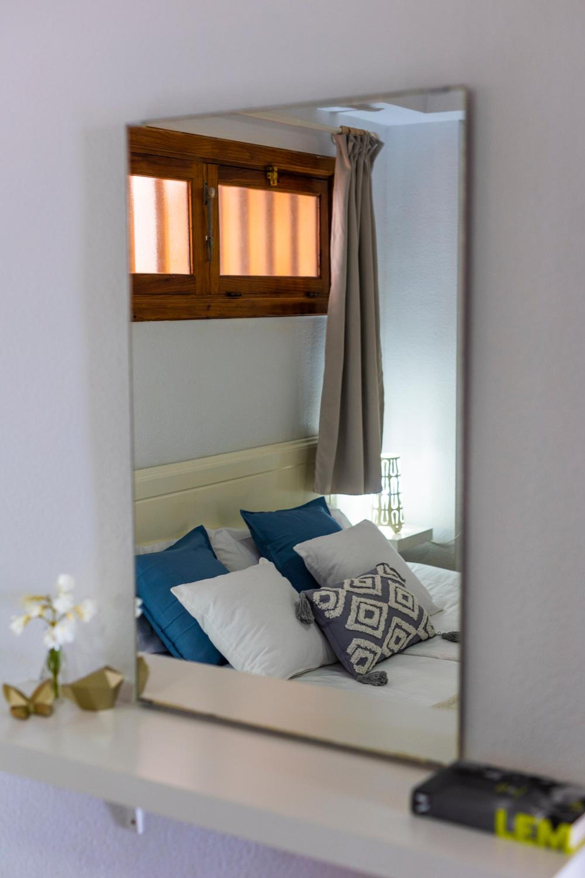 One-Bedroom Apartment photo 3