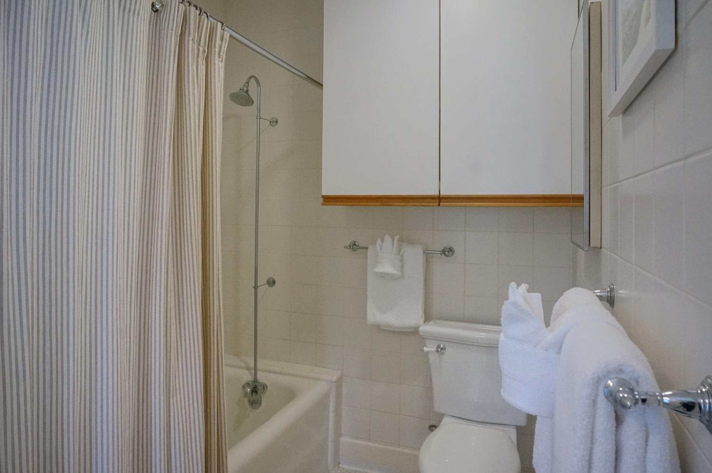 Deluxe King Studio with Kitchen - 116B - Photo 3