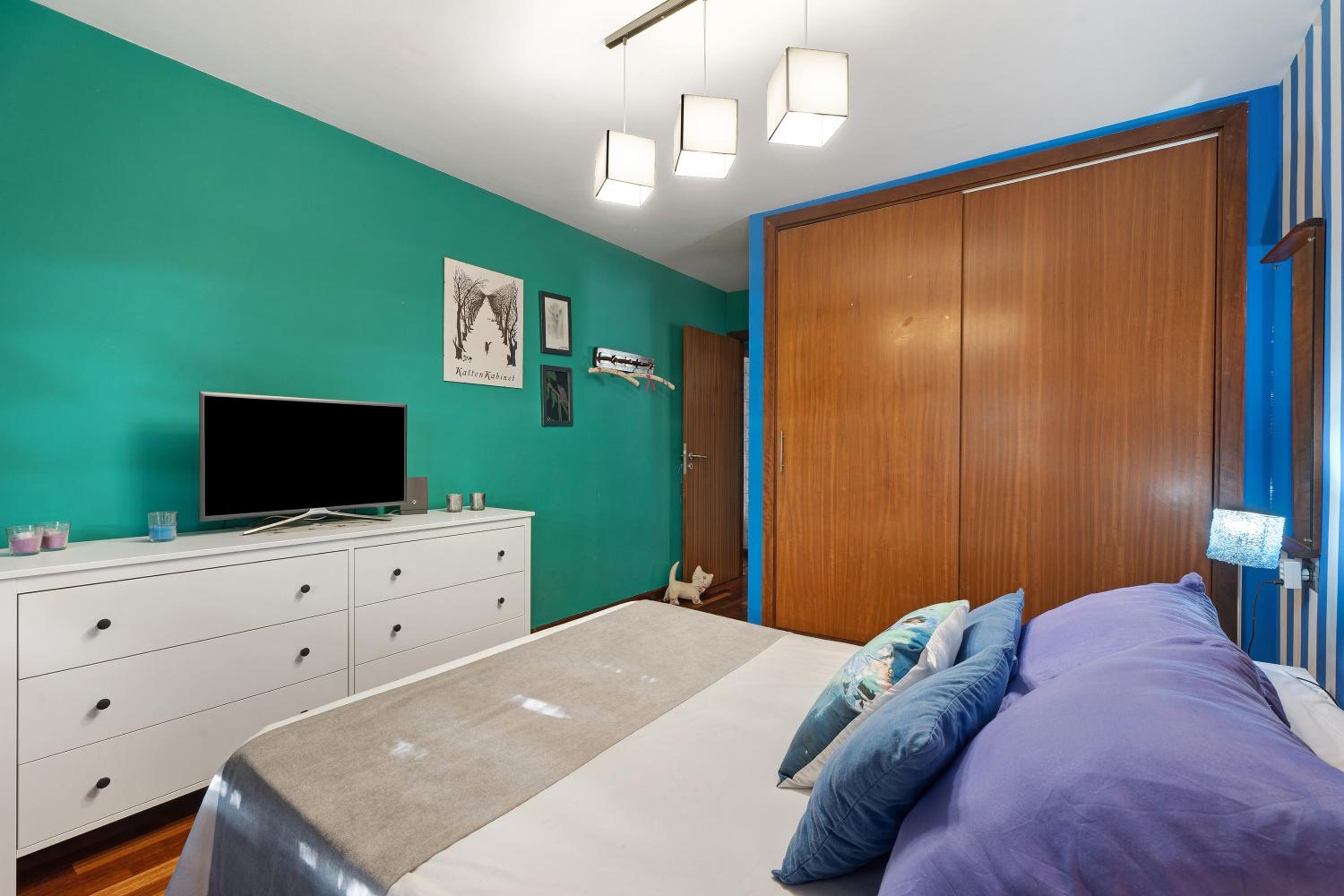 Three-Bedroom House photo 2