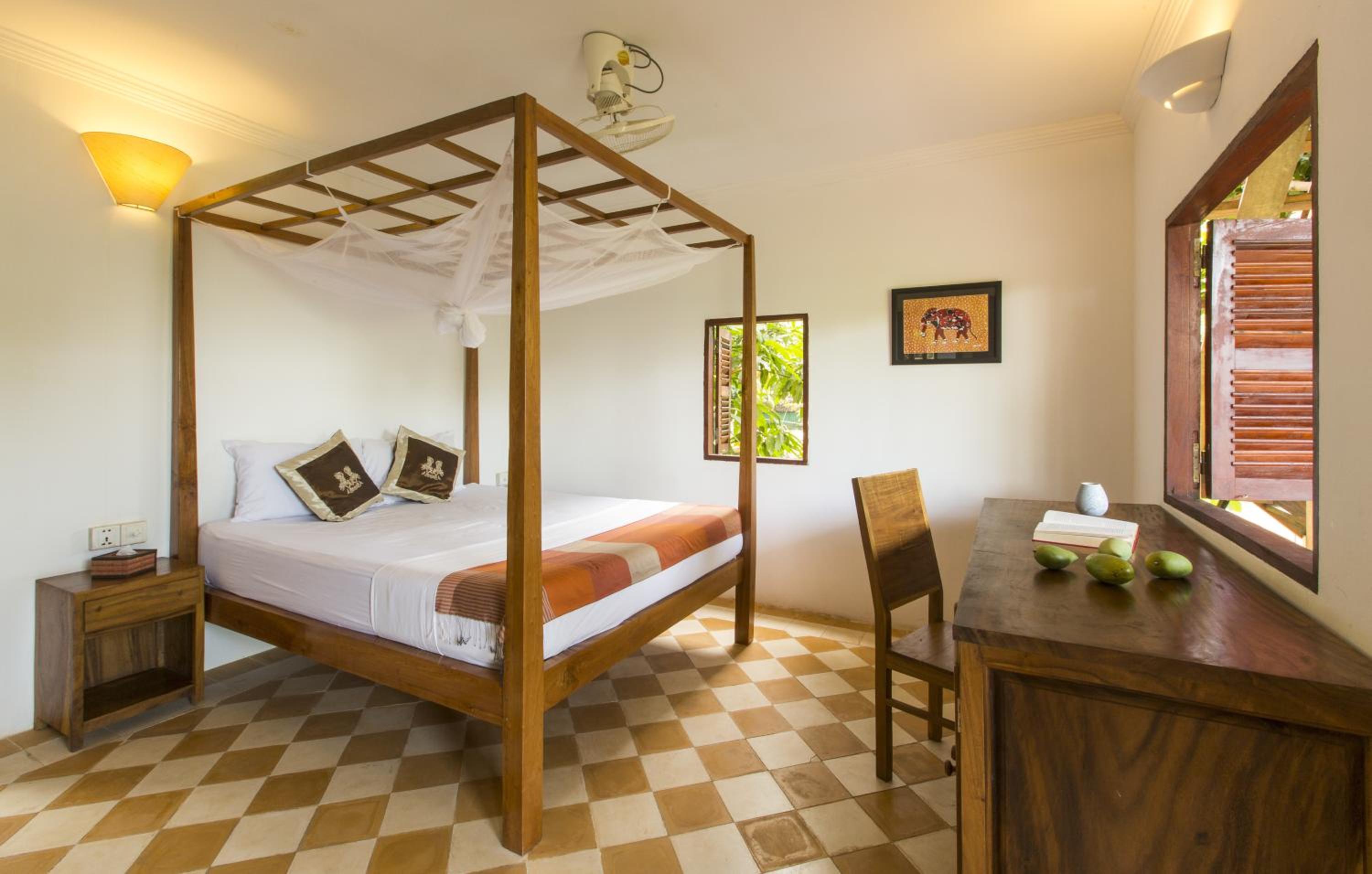 Paddy Lodge - Red Room photo 3