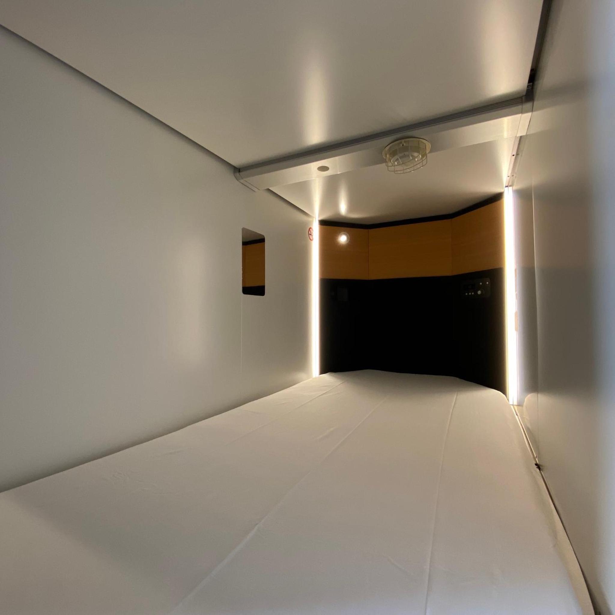 Capsule Room - Female Only photo 3
