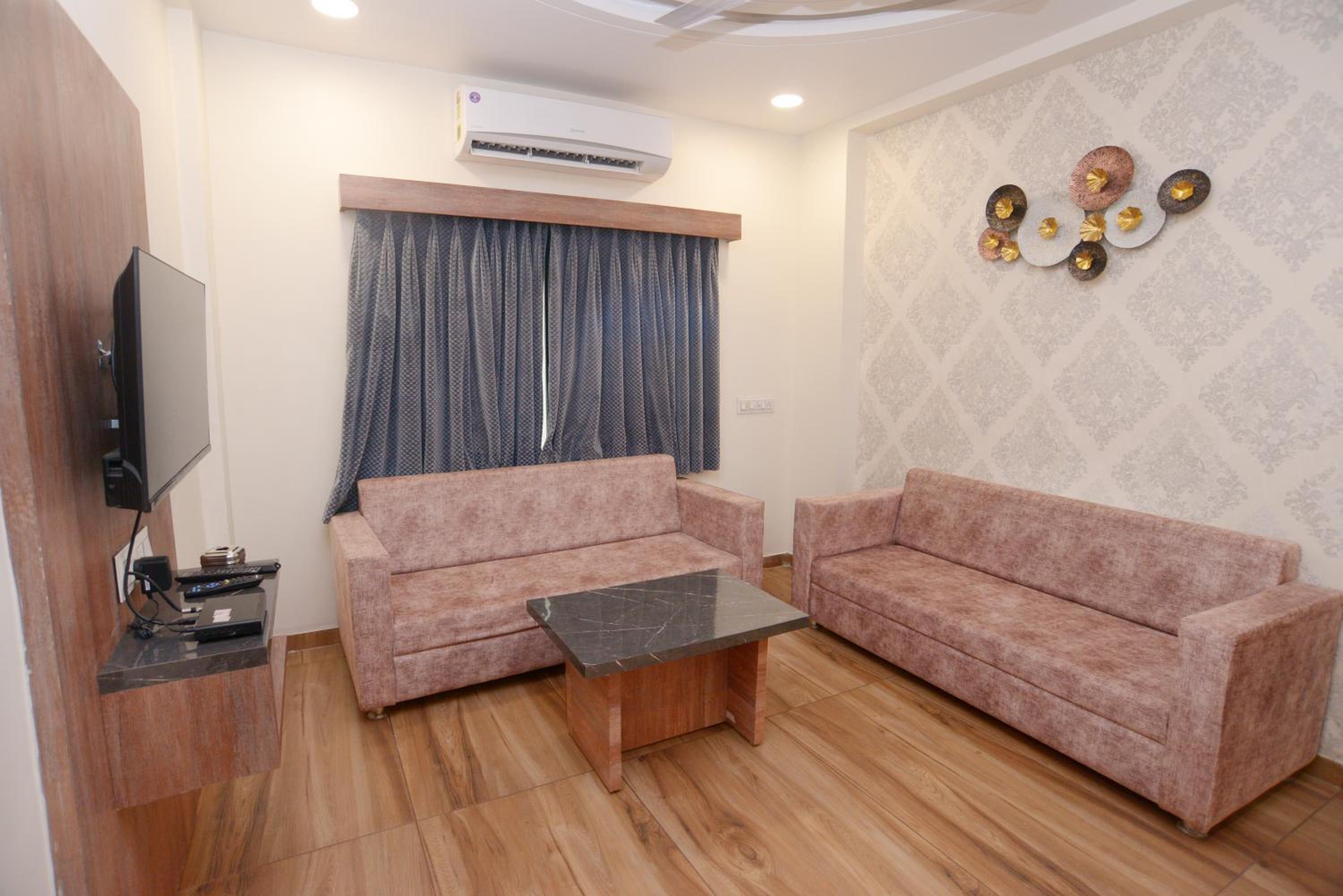 Suite with Balcony photo 2