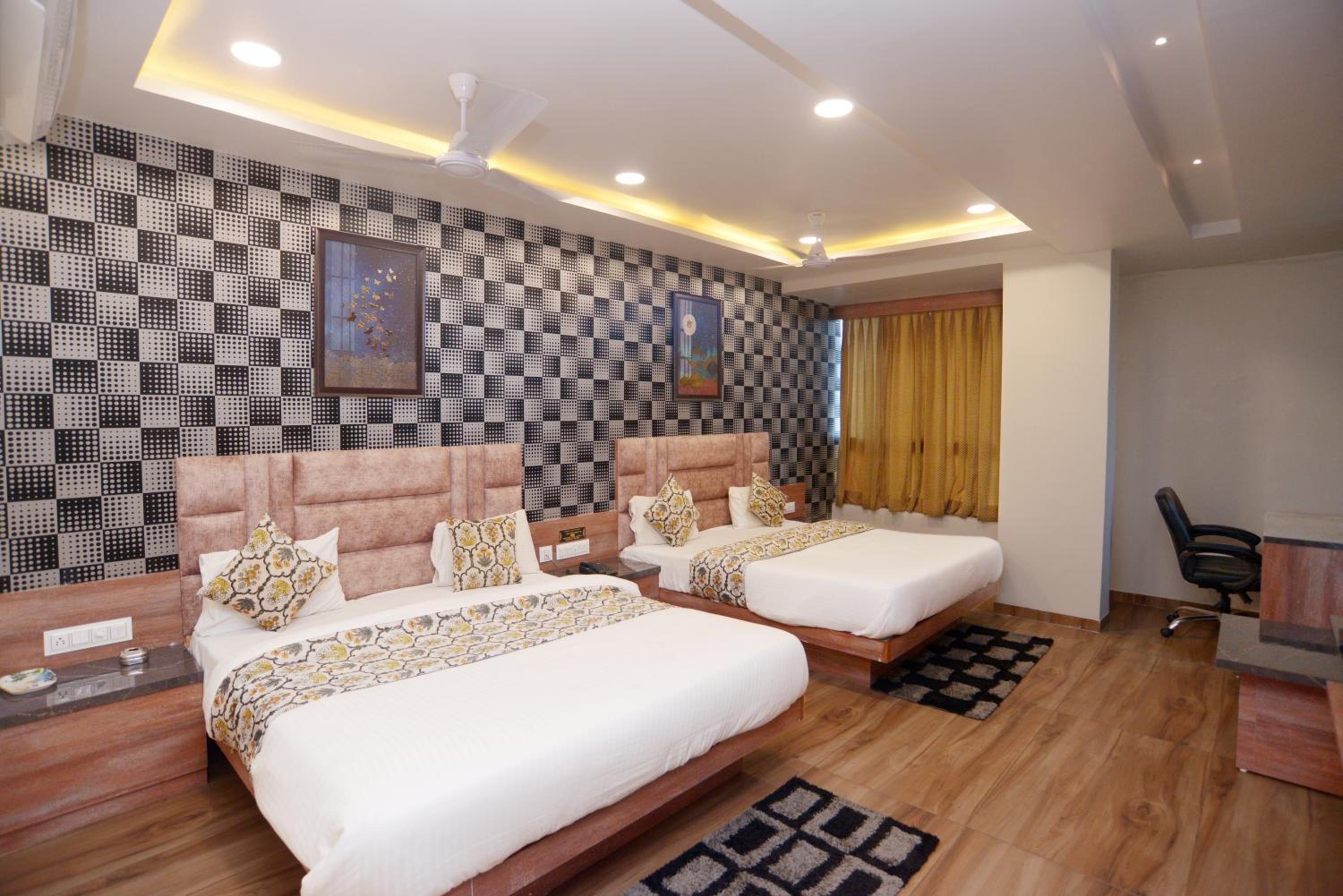Deluxe Family Room photo 1