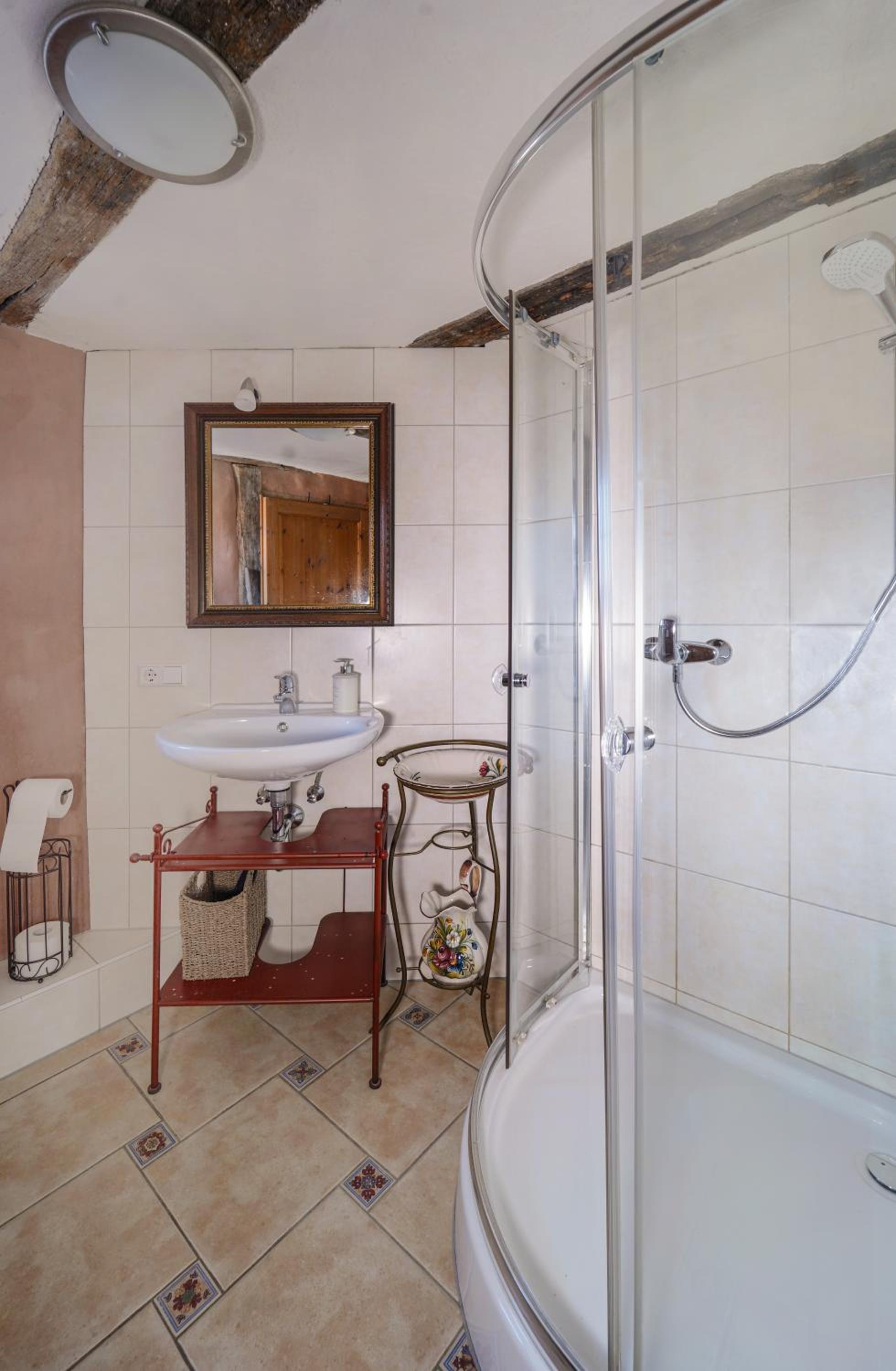 Basic Triple Room with Shared Bathroom photo 3