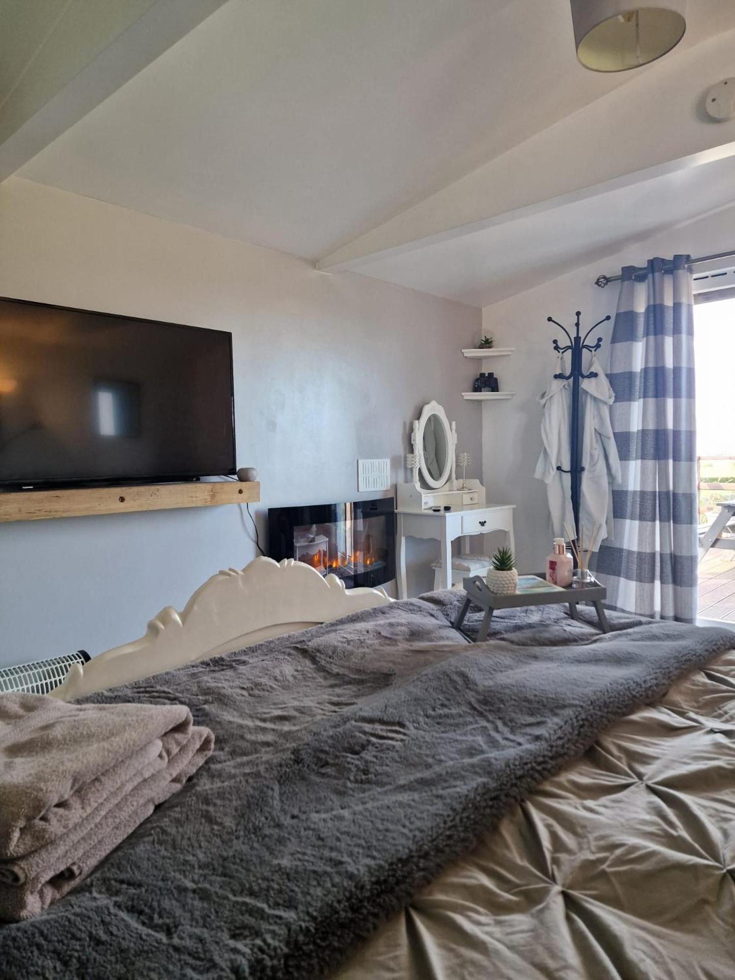 One-Bedroom Apartment - Photo 1