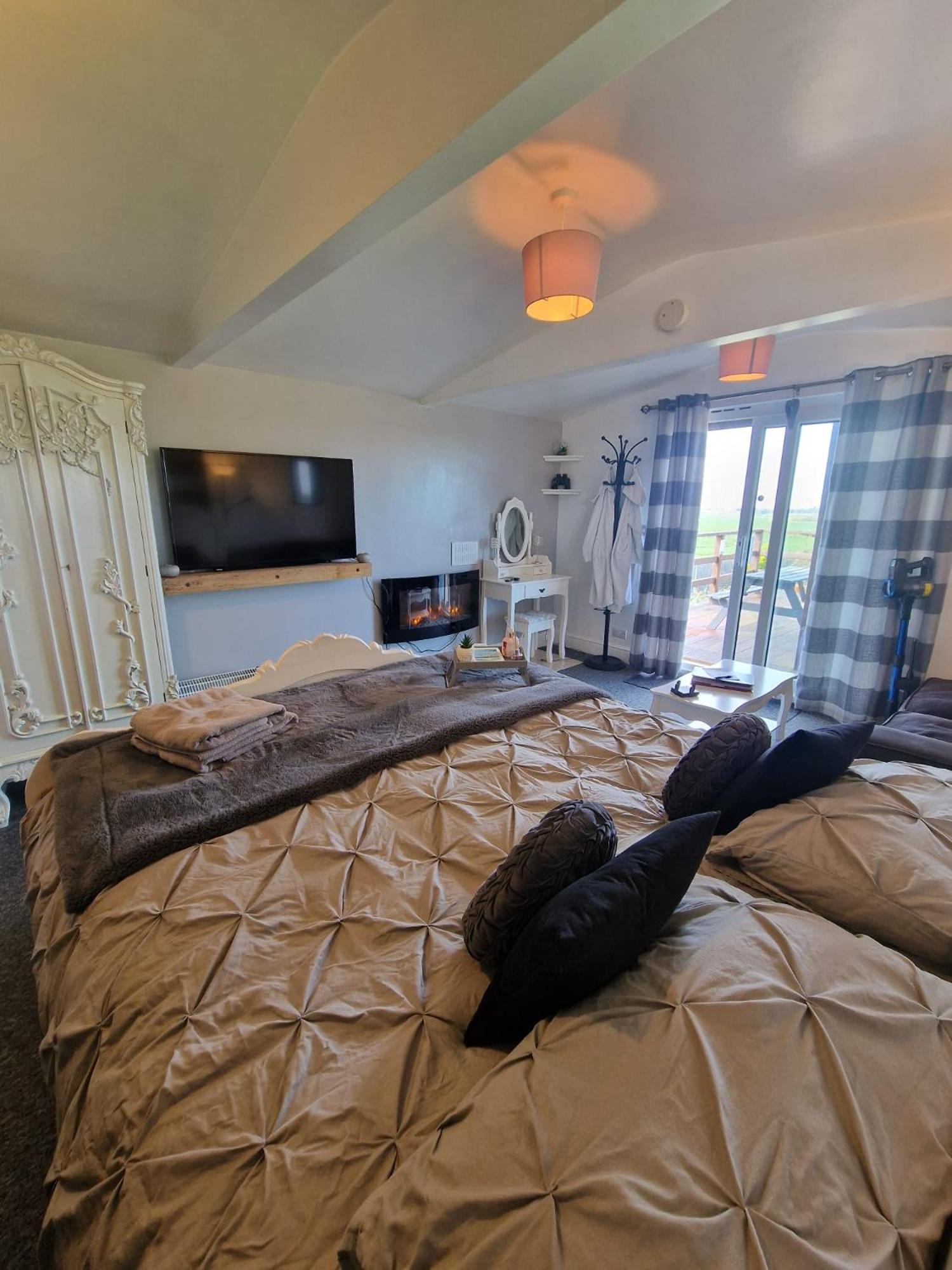 One-Bedroom Apartment - Photo 13