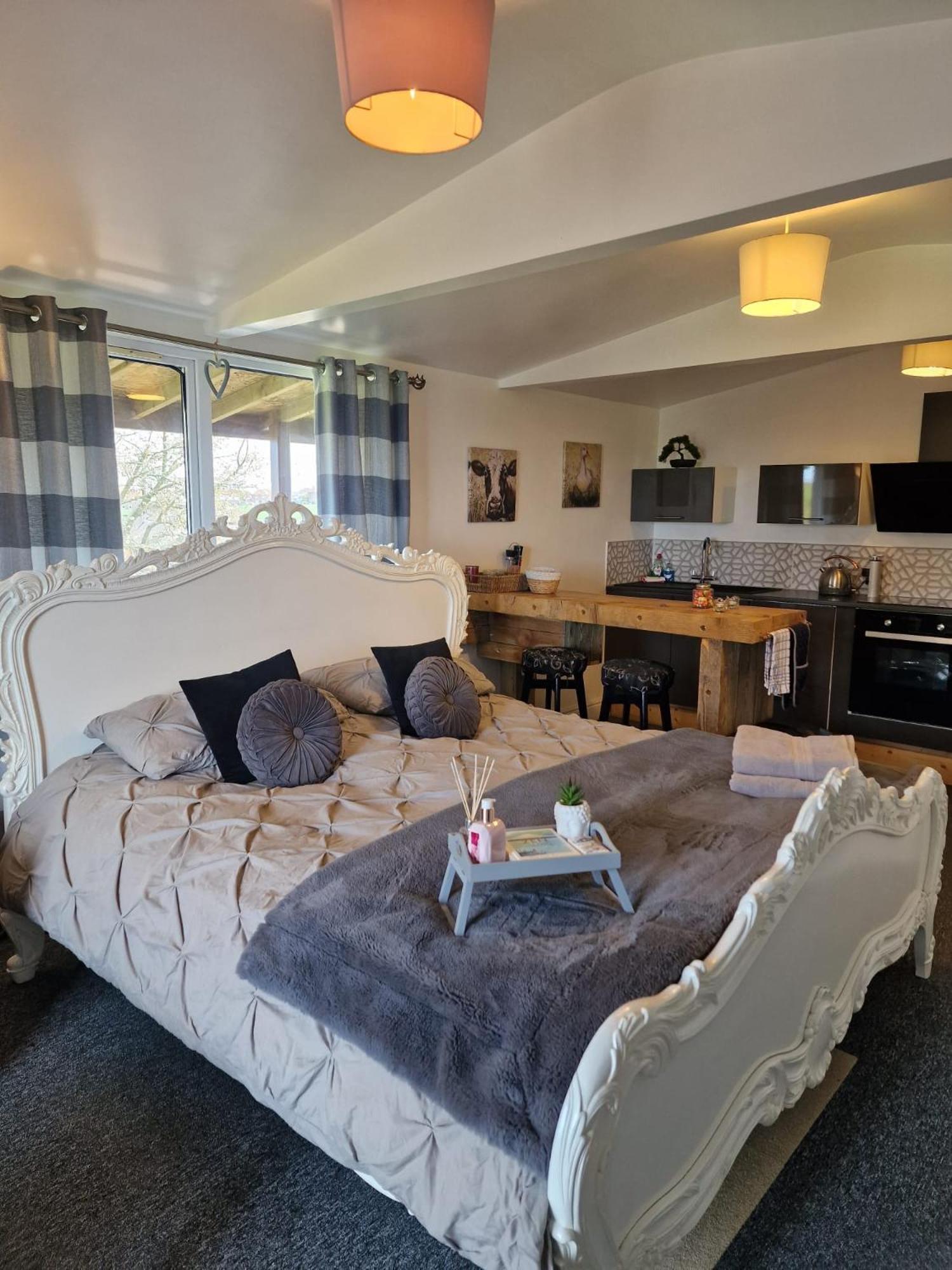 One-Bedroom Apartment - Photo 16