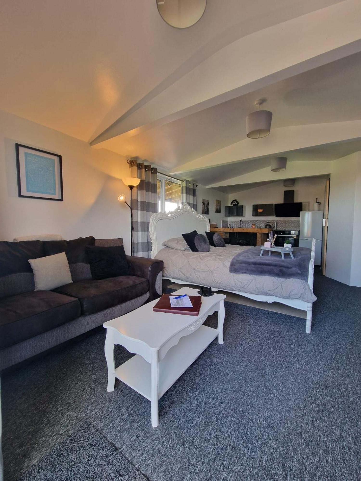 One-Bedroom Apartment - Photo 27
