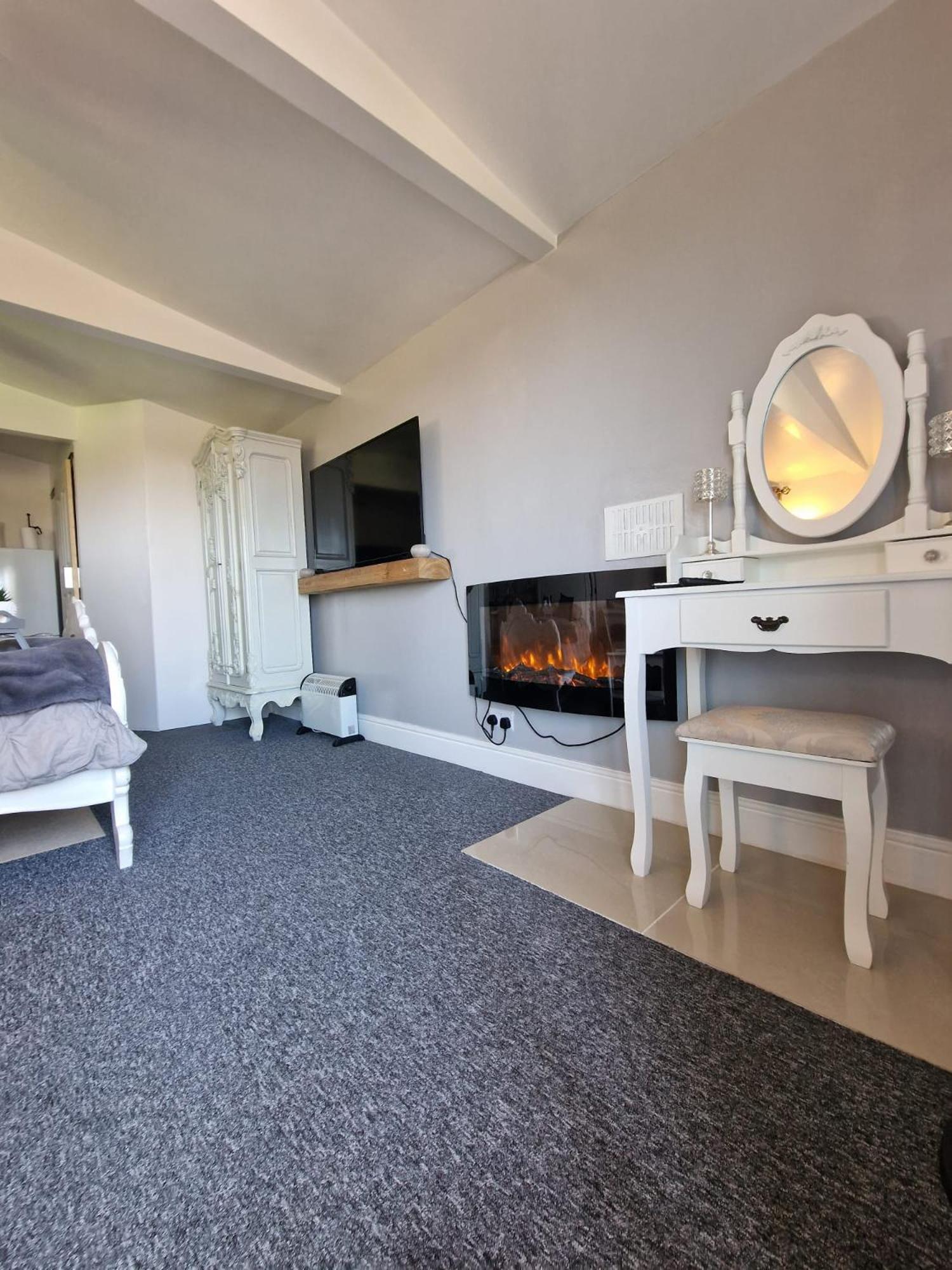 One-Bedroom Apartment - Photo 29