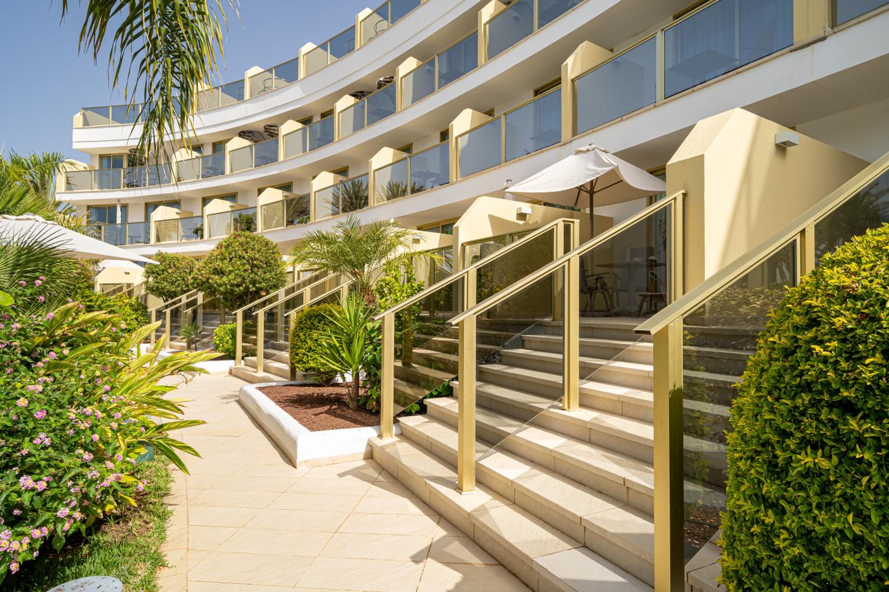 Superior Double Room with direct access to the Pool  (2 Adults) thumbnail 5