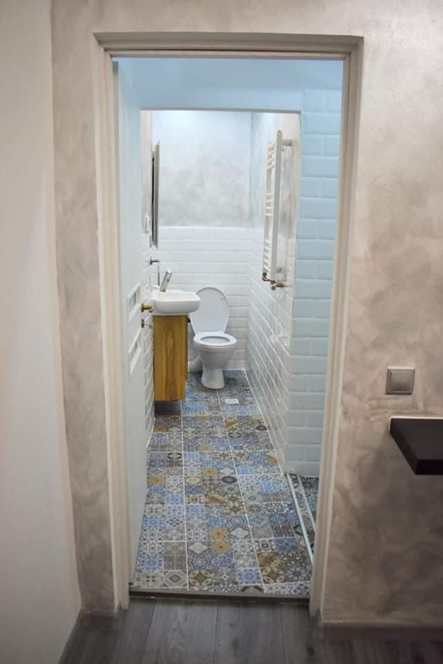 Deluxe Double Room with Shower - Photo 10
