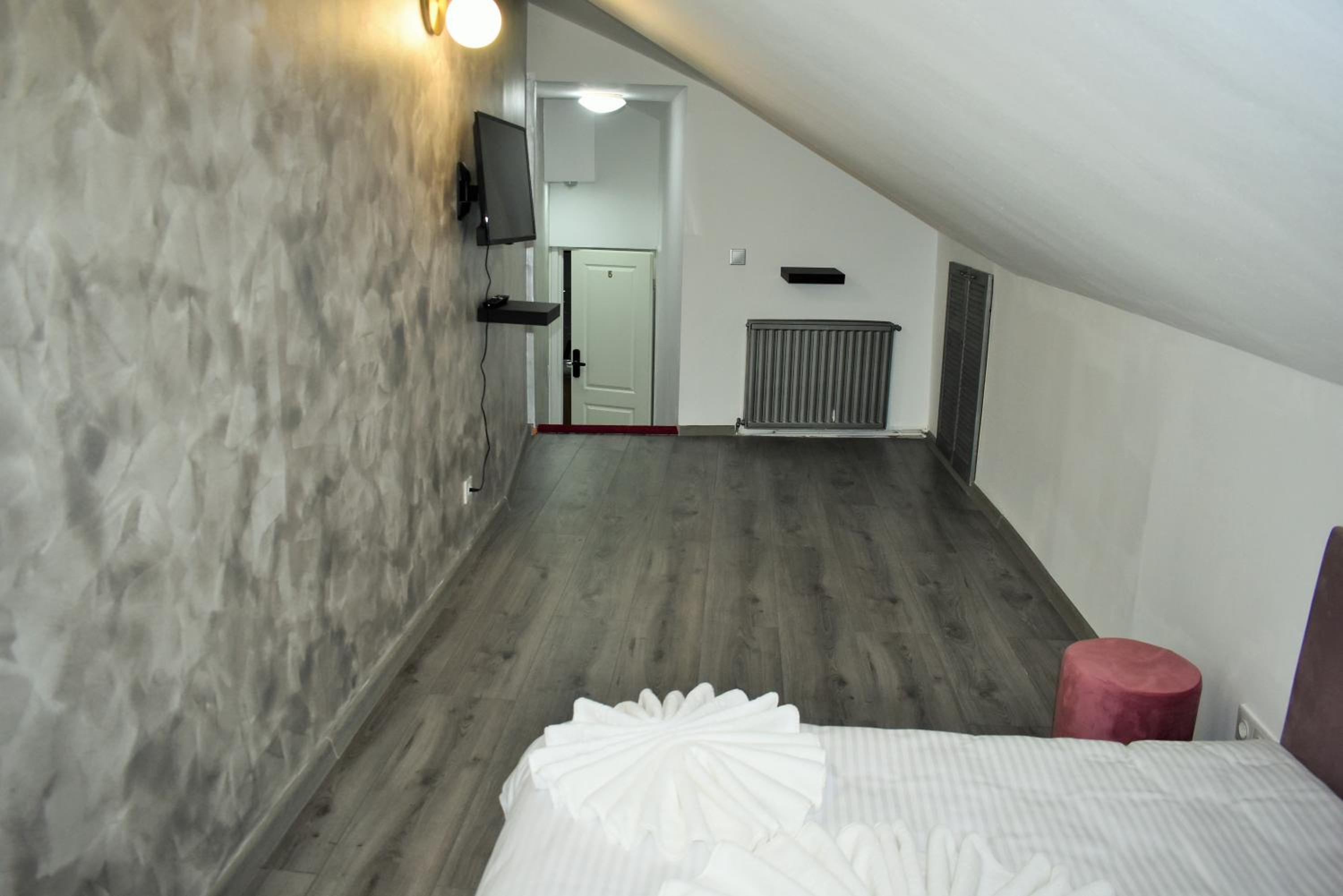 Double Room - Photo 1