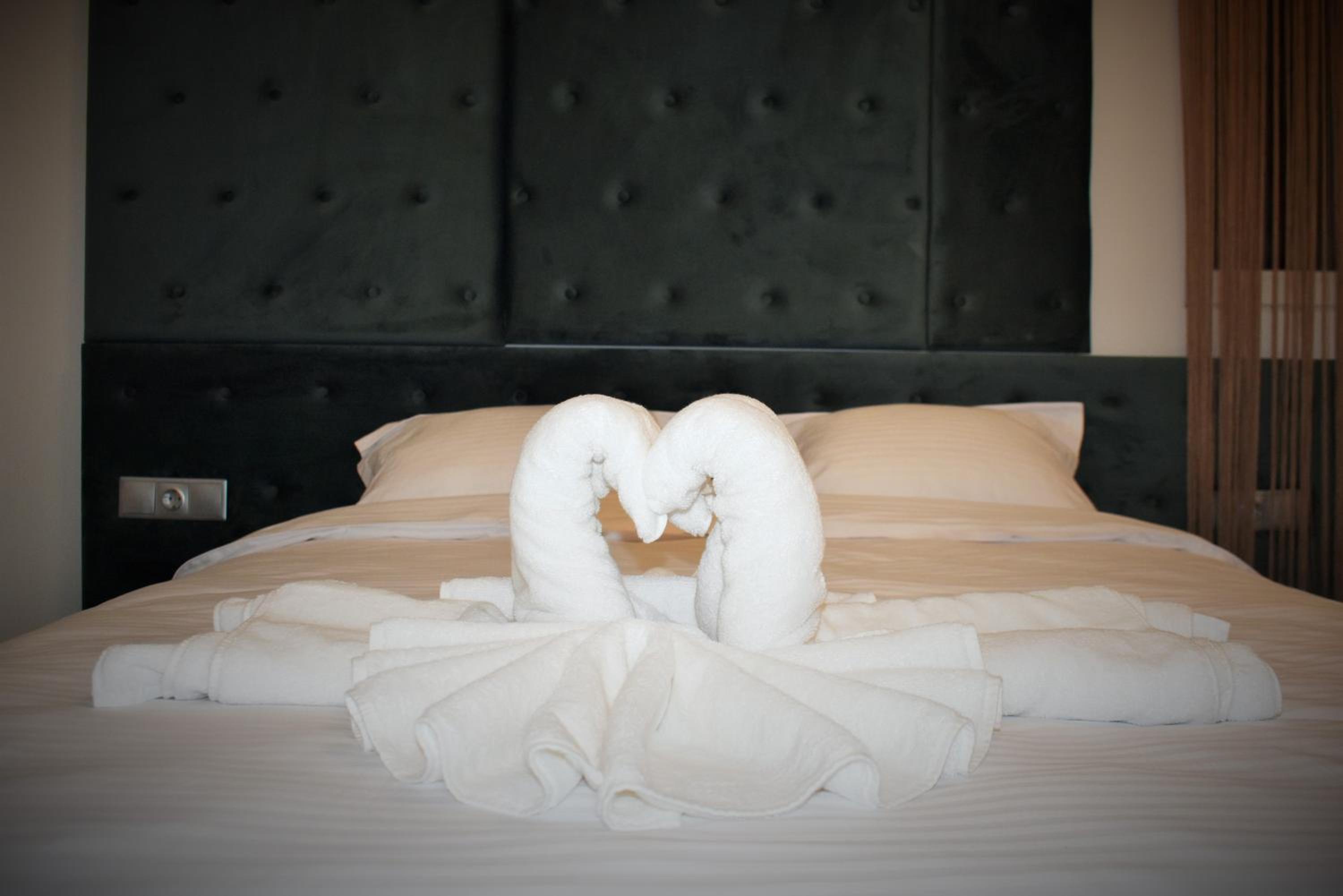 Deluxe Double Room with Shower - Photo 1