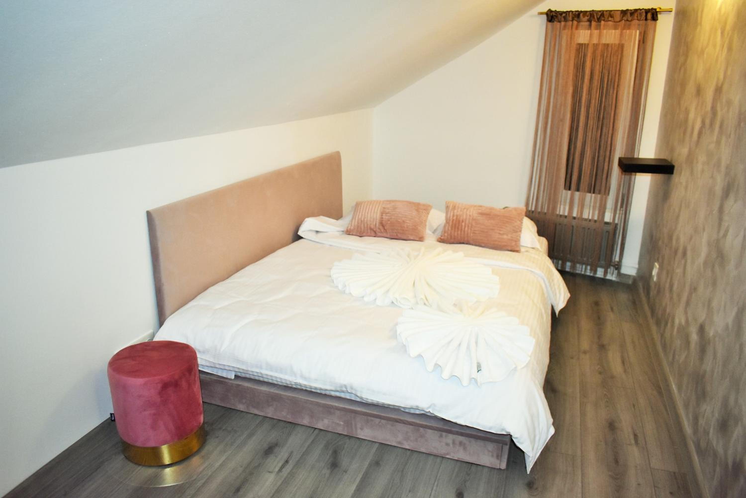 Double Room - Photo 7