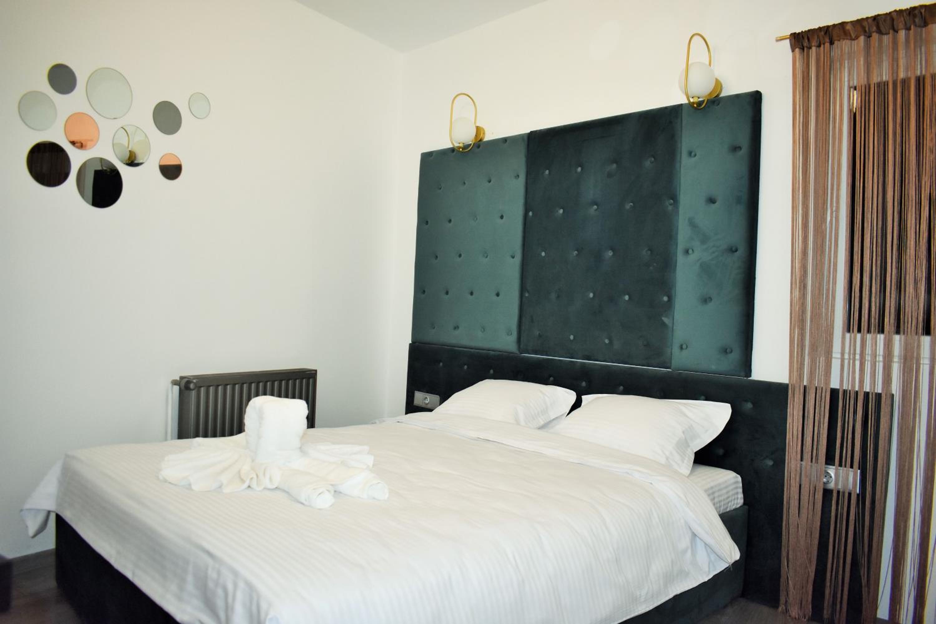 Deluxe Double Room with Shower - Photo 12