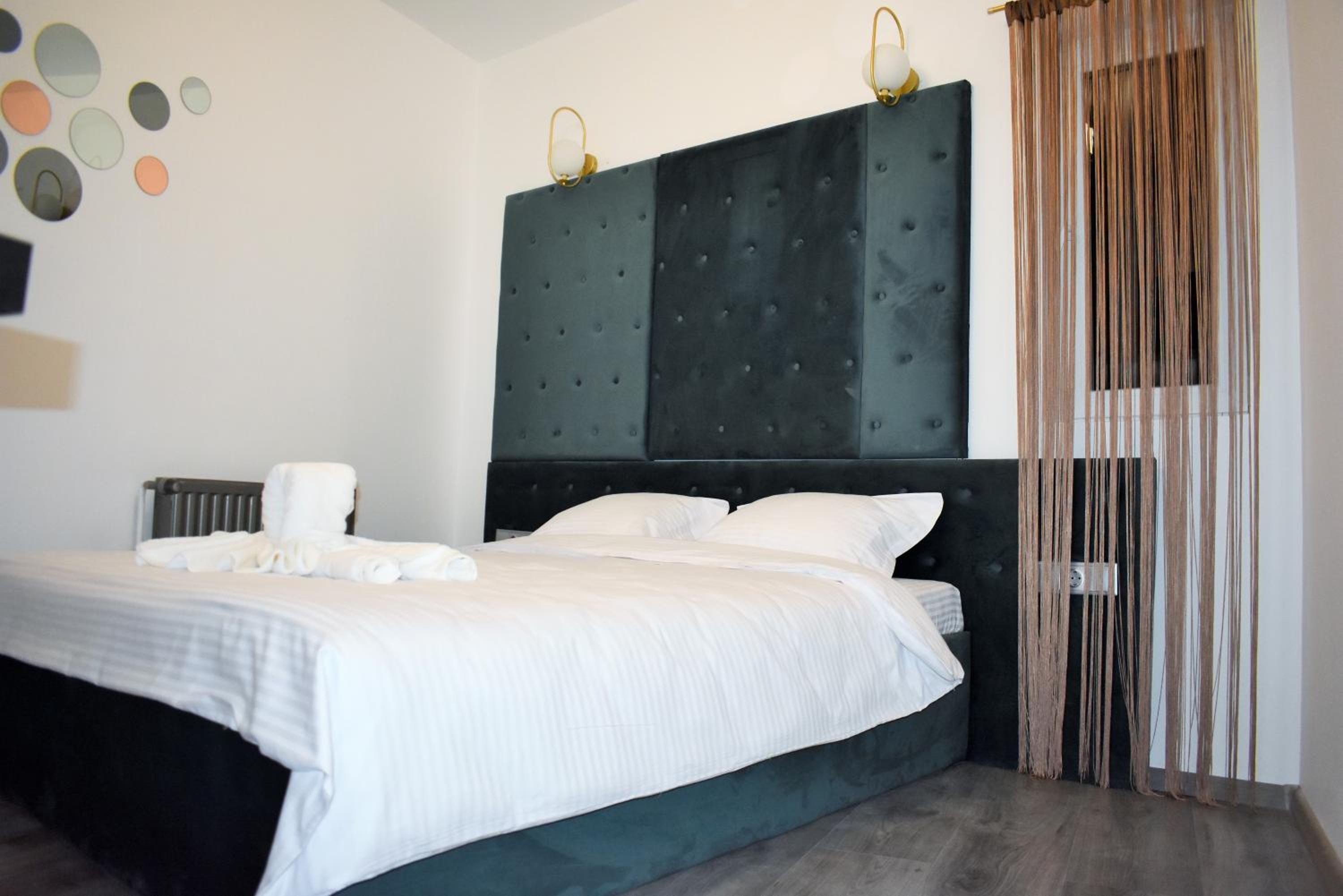 Deluxe Double Room with Shower - Photo 14