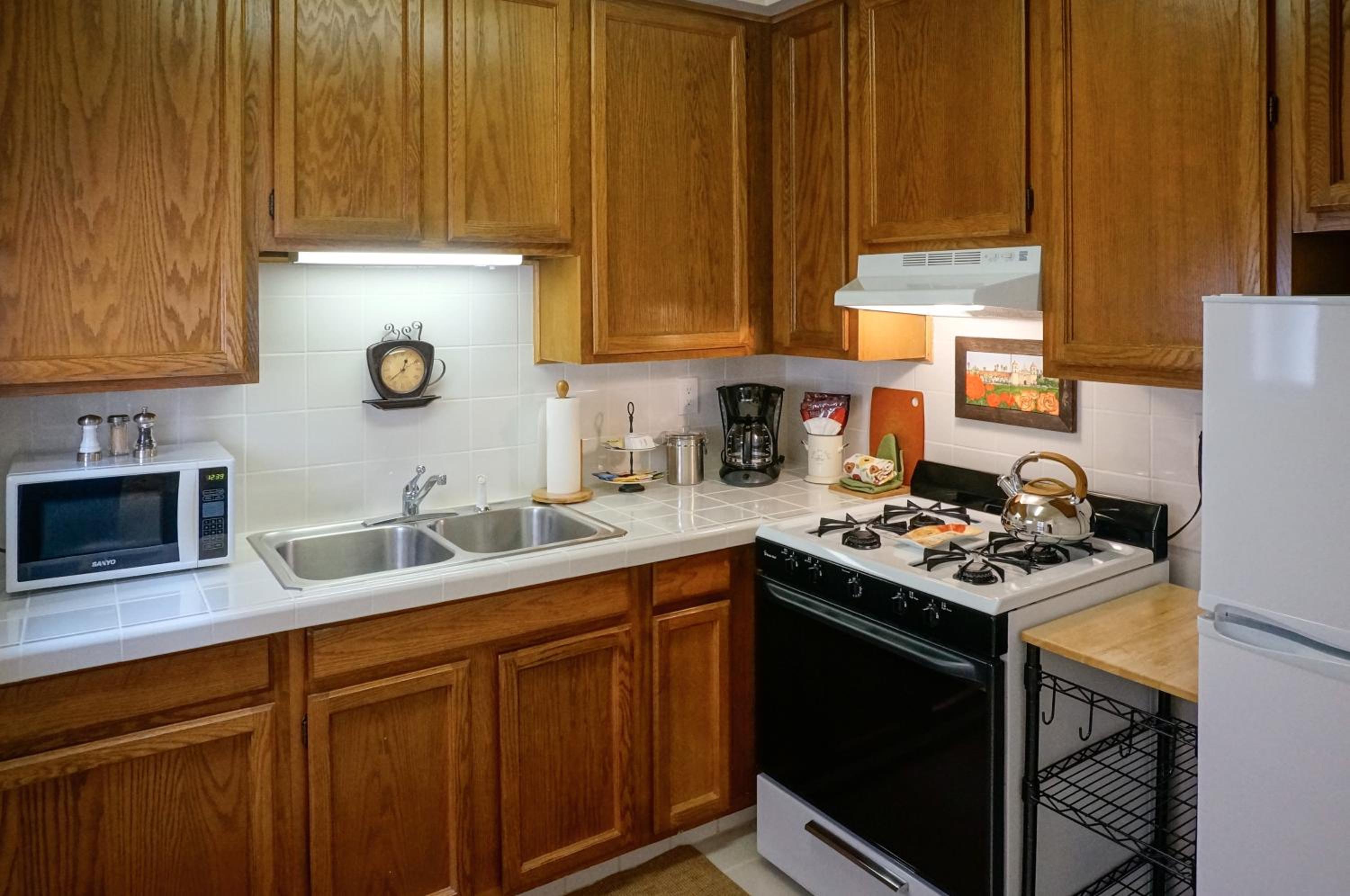 Deluxe King Studio with Kitchen - 116A - Photo 3