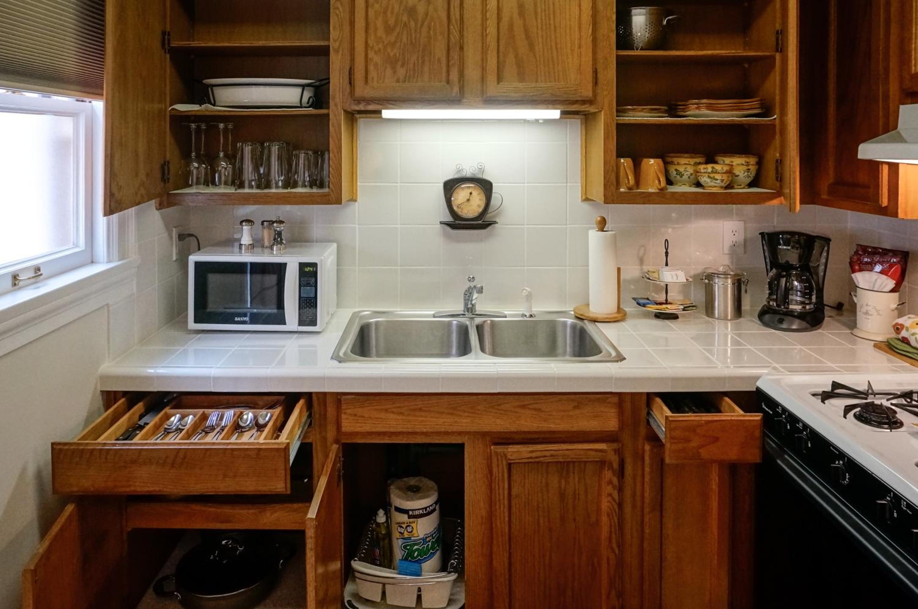 Deluxe King Studio with Kitchen - 116A - Photo 5