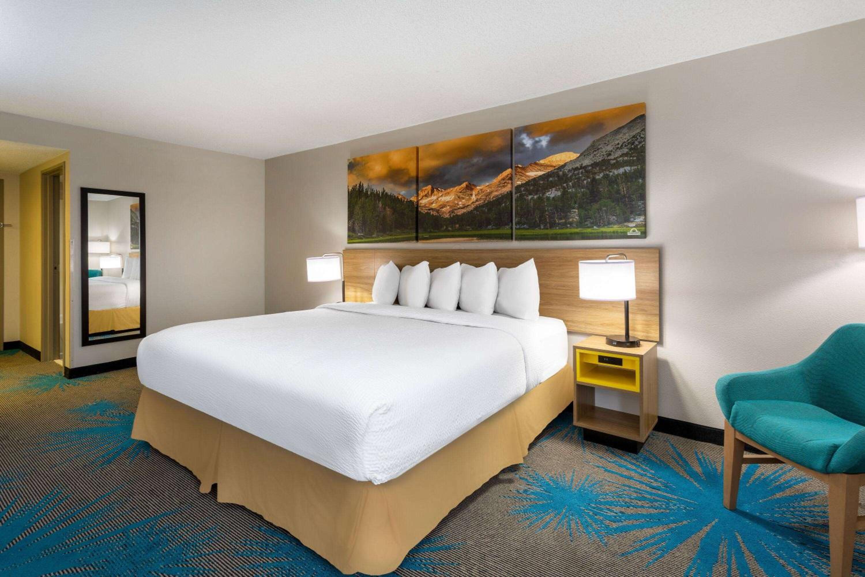 King Room - Non-Smoking - Photo 4