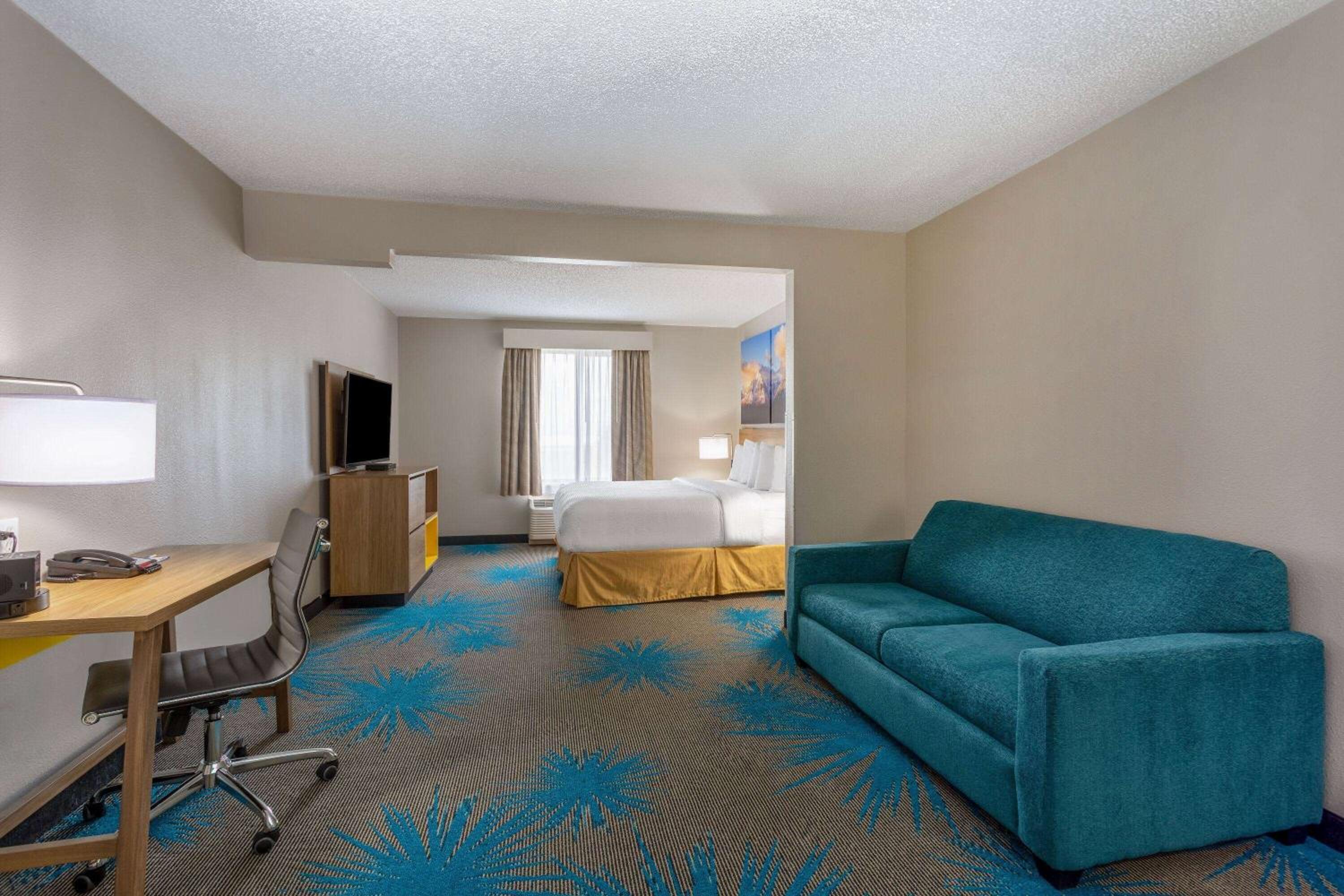King  Studio Suite, Non-Smoking  - Photo 2