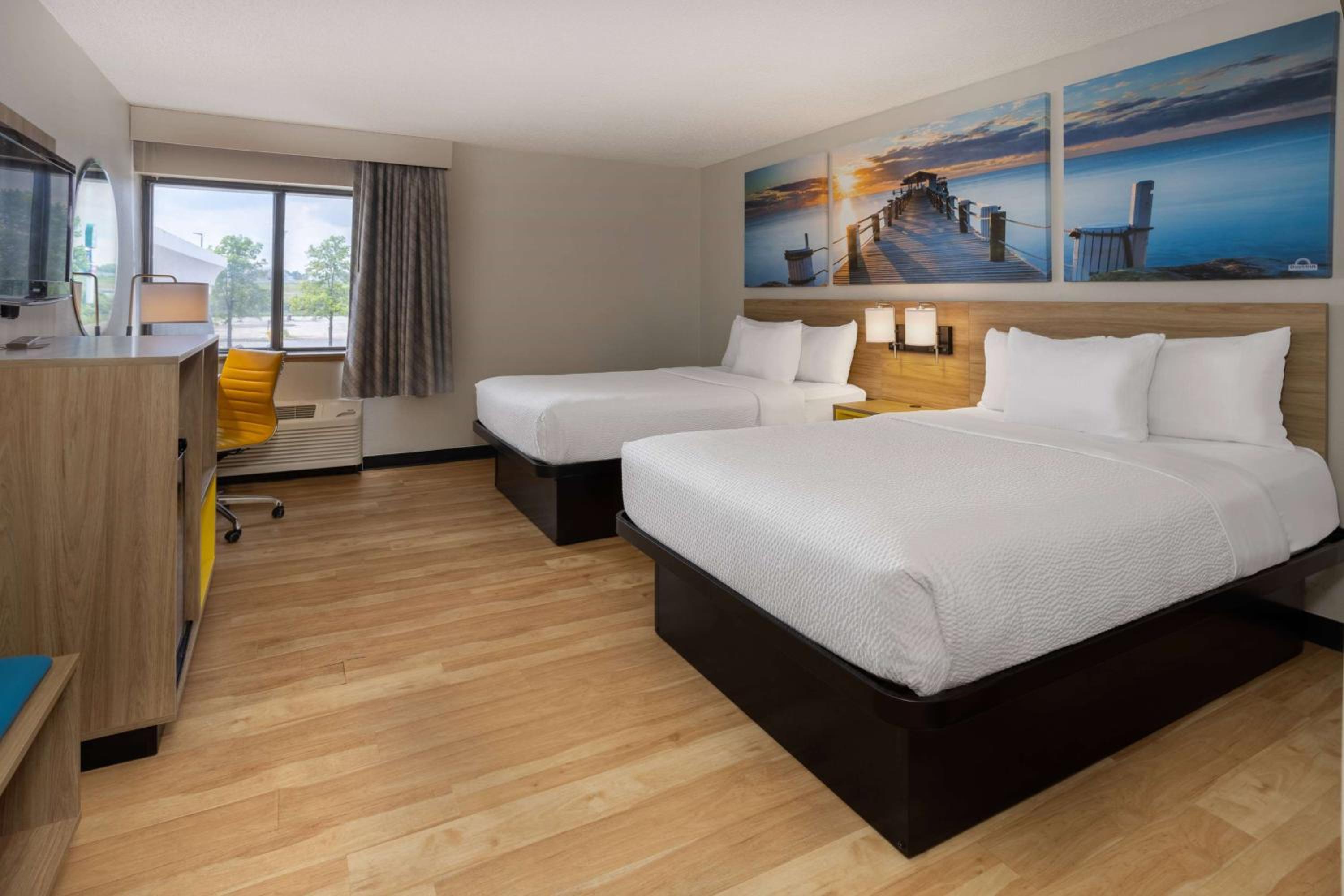 Deluxe Double Room with Two Double Beds - Photo 7