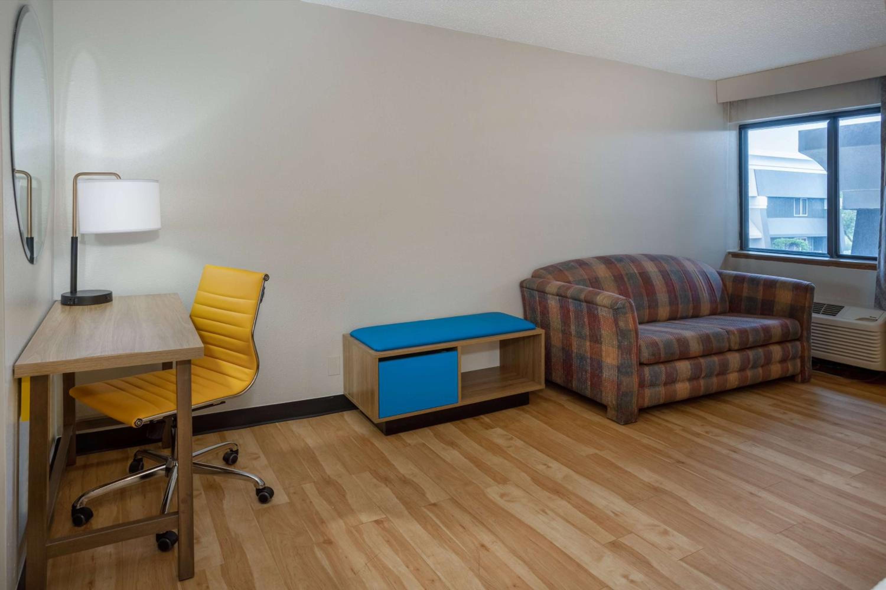 King Studio Suite - Non-Smoking - Photo 5