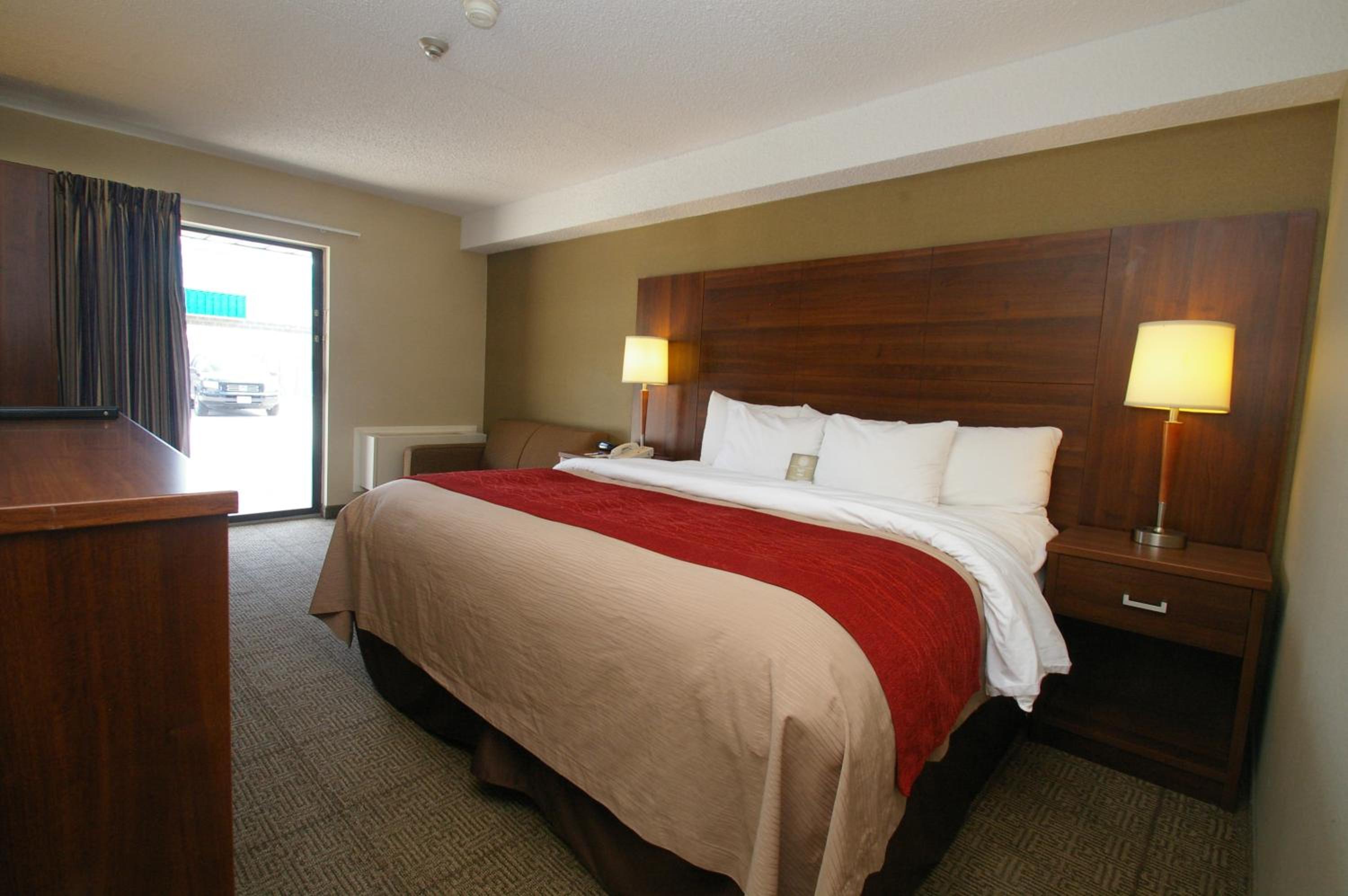 King Room - Non-Smoking - Photo 8