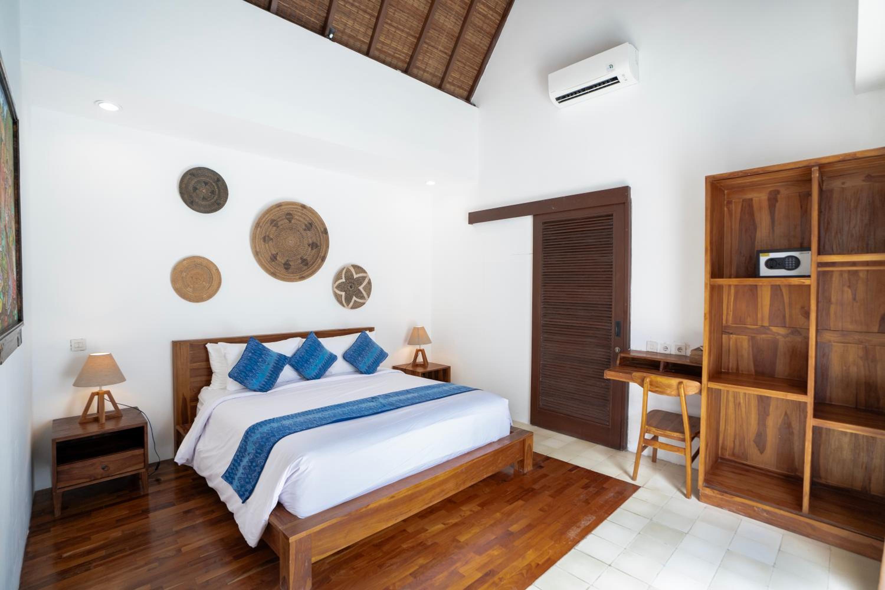 Three-Bedroom Villa with Private Pool - Photo 1