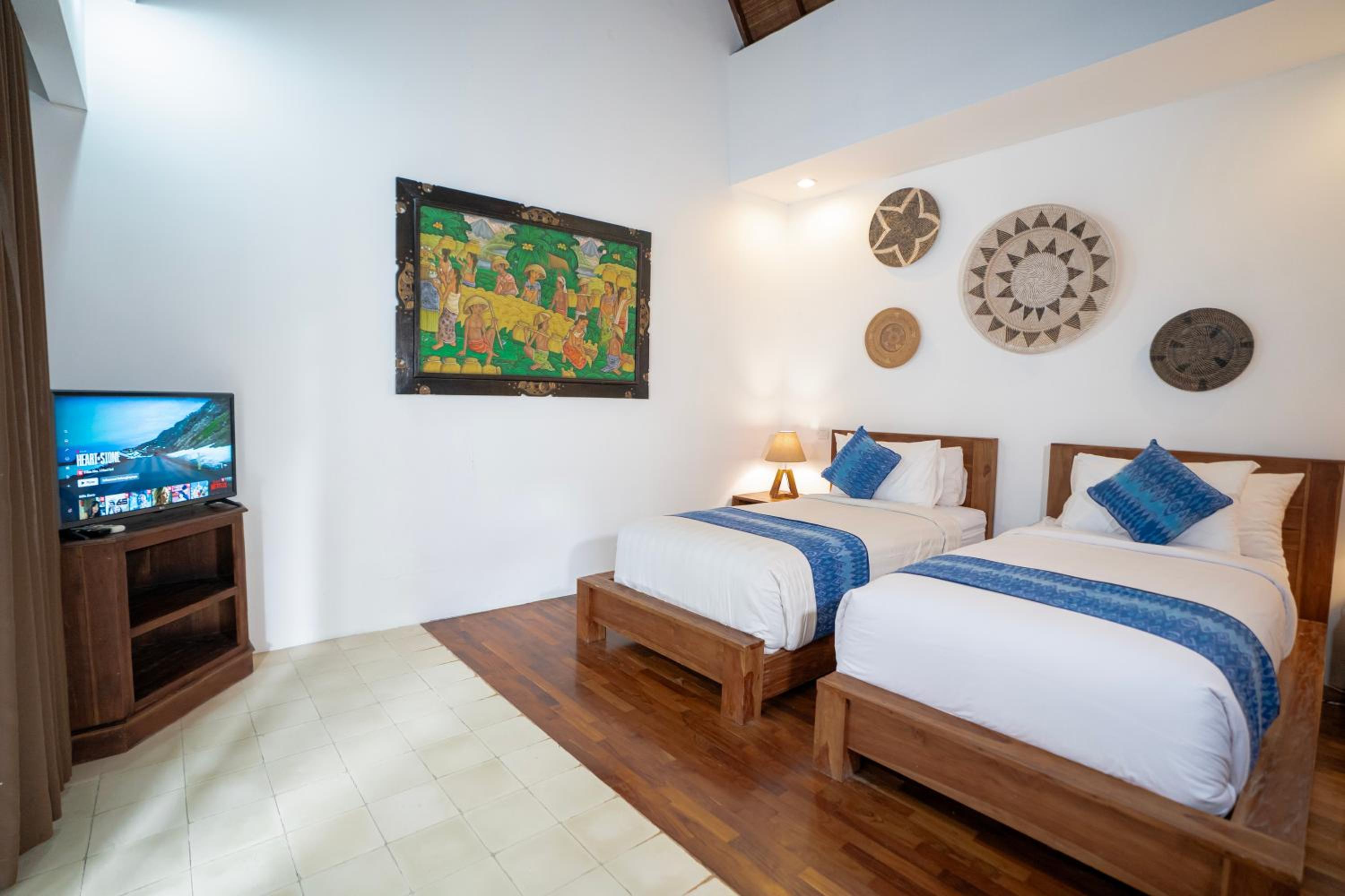Three-Bedroom Villa with Private Pool - Photo 3