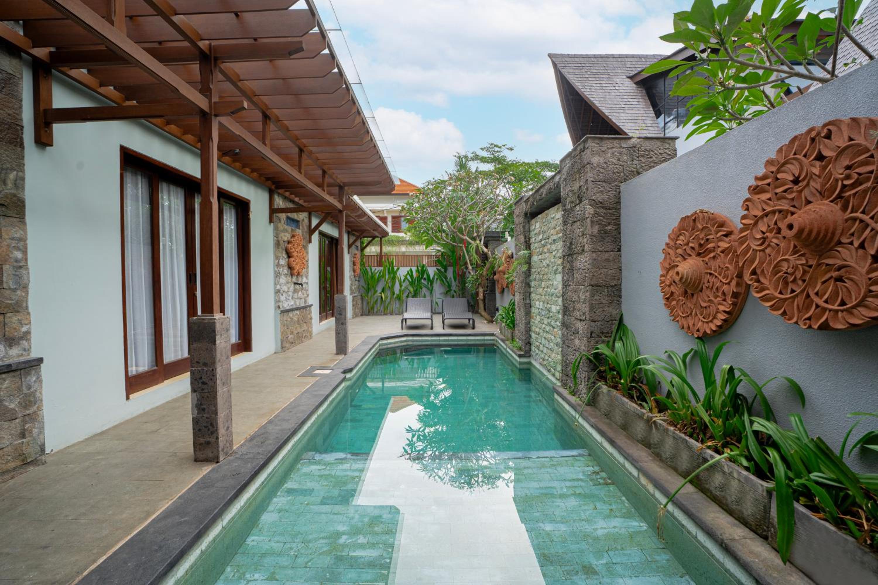 Three-Bedroom Villa with Private Pool - Photo 15
