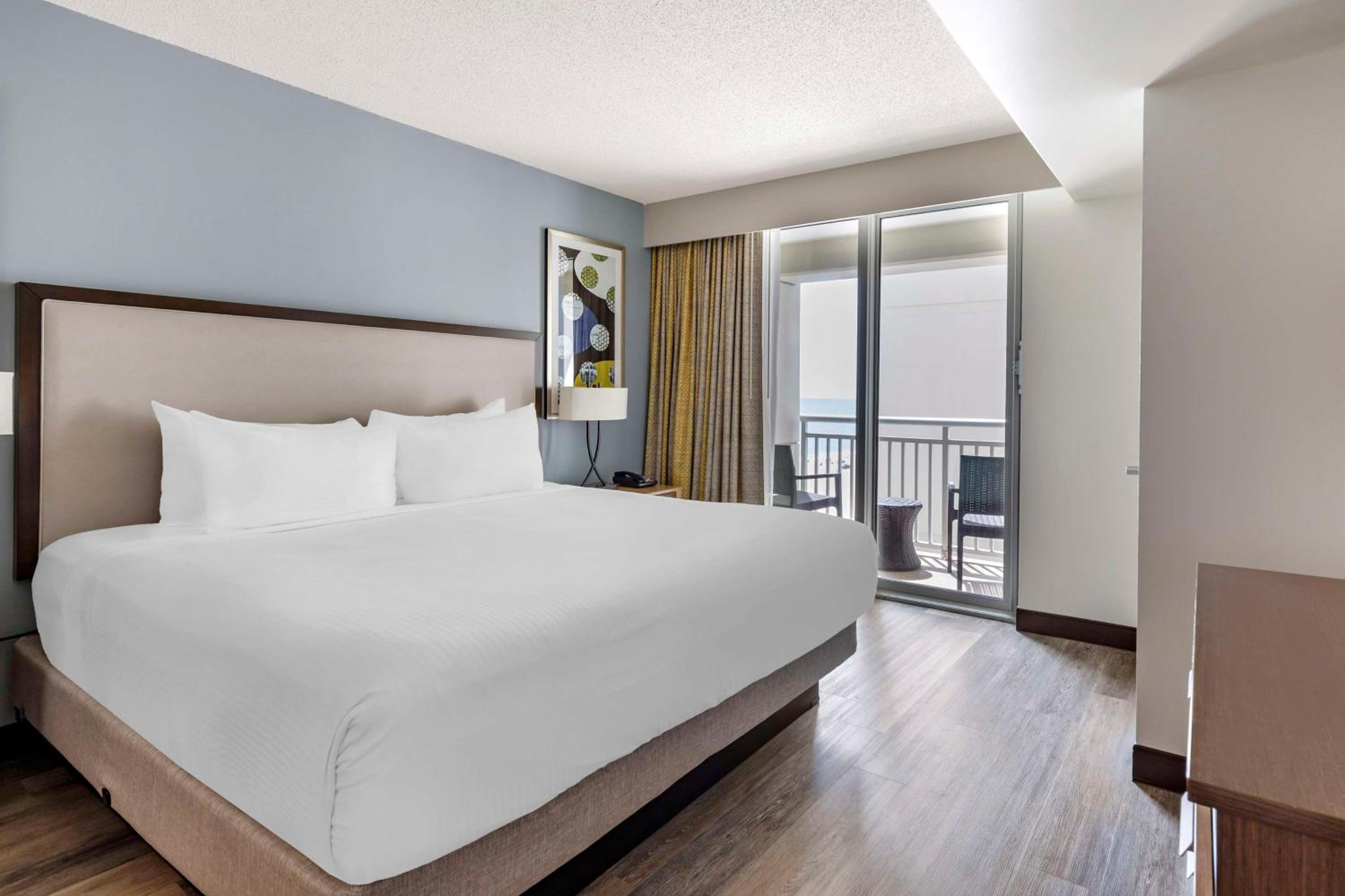 One-Bedroom King Suite with Ocean View photo 3
