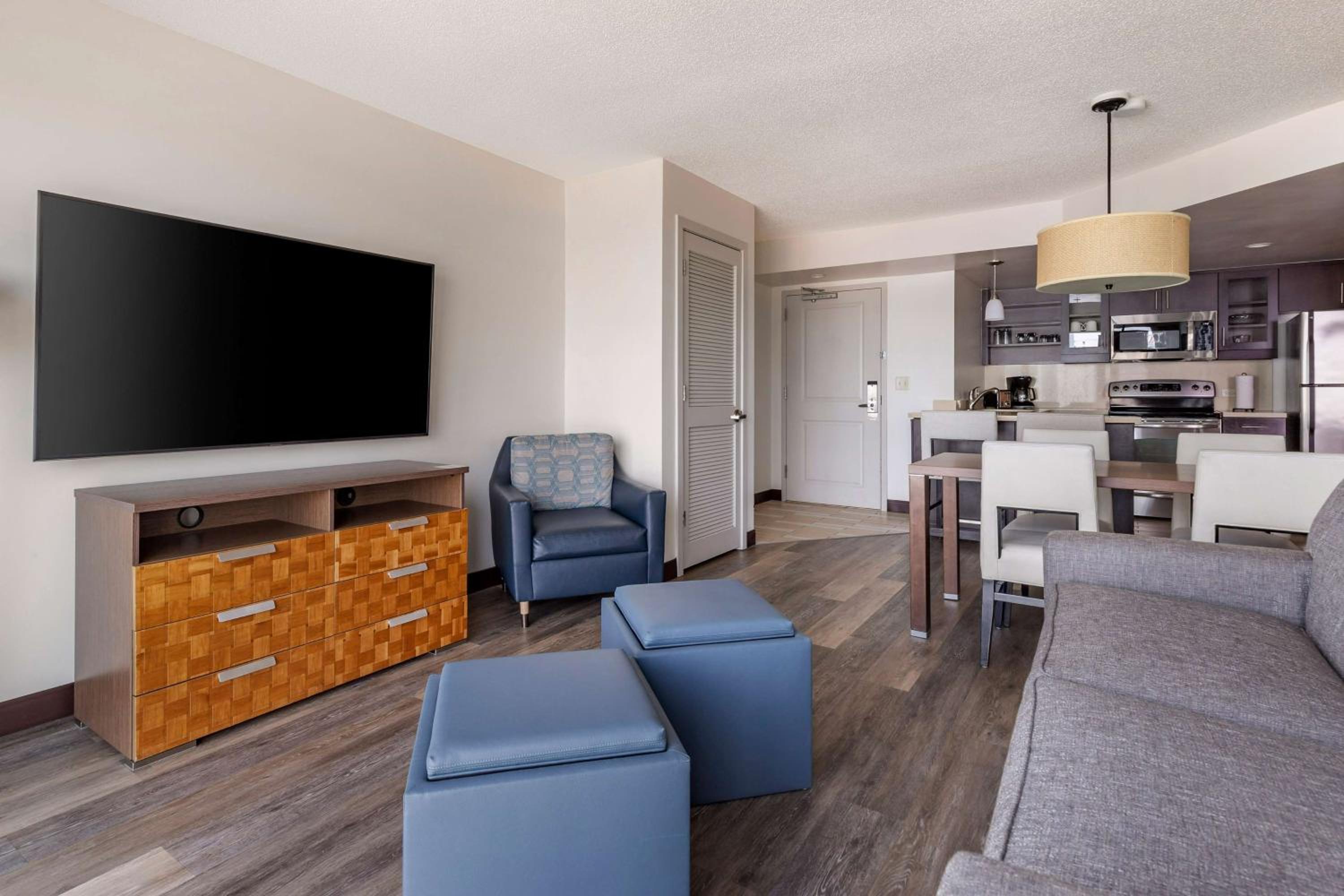 One-Bedroom King Suite with Ocean View photo 2