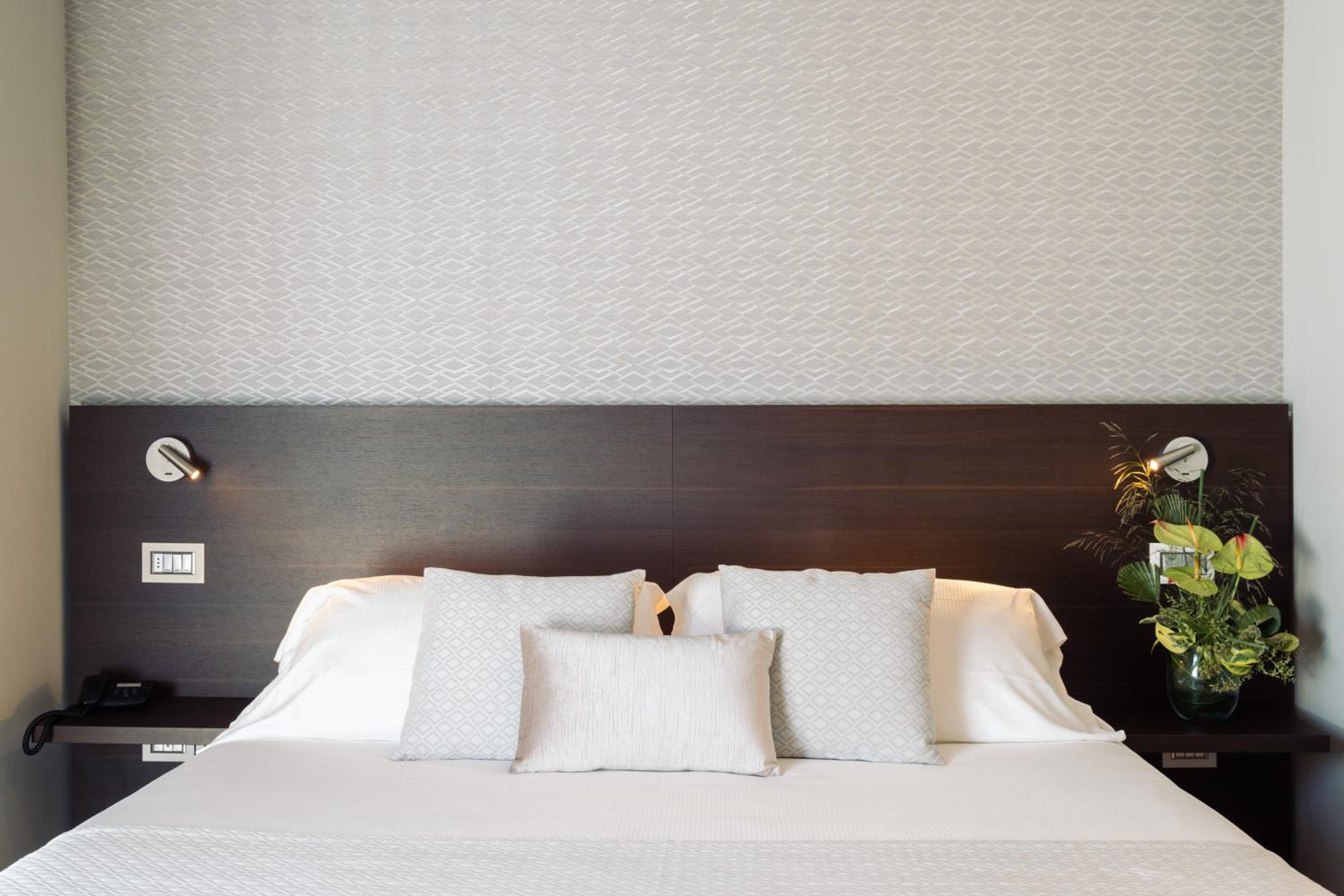 Classic Double Room - Photo 8