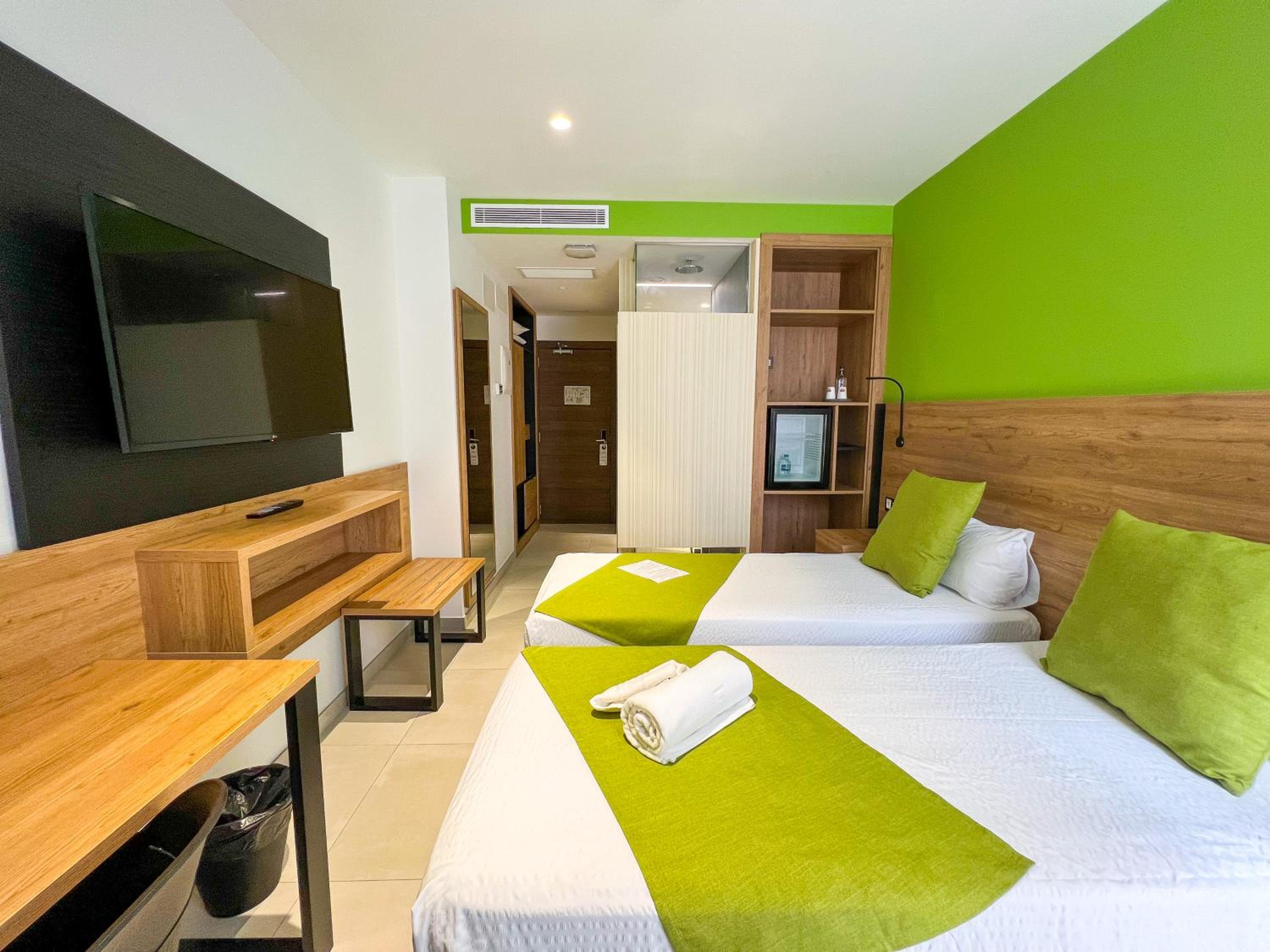 Standard Twin Room - Photo 2