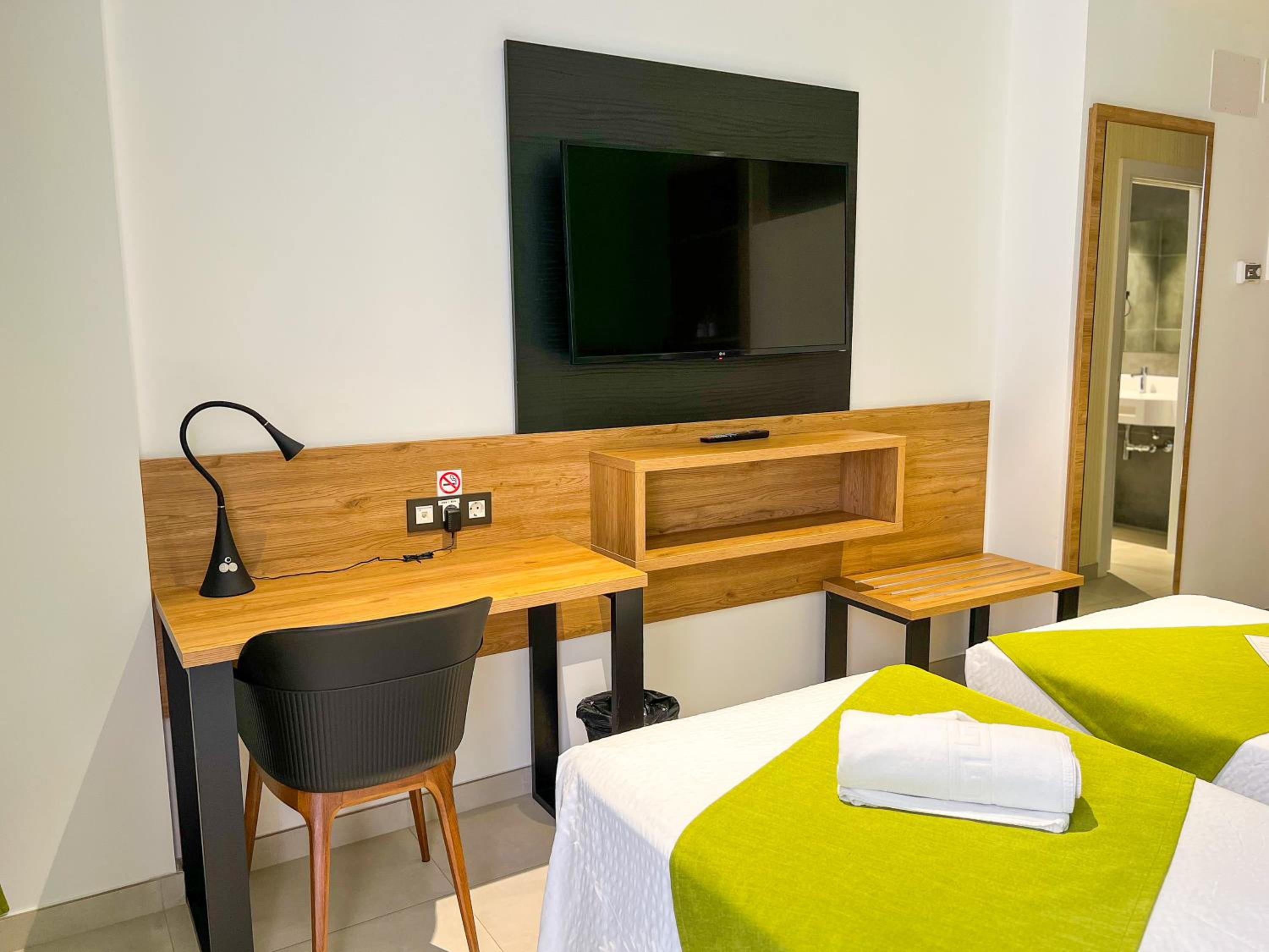Standard Twin Room - Photo 3