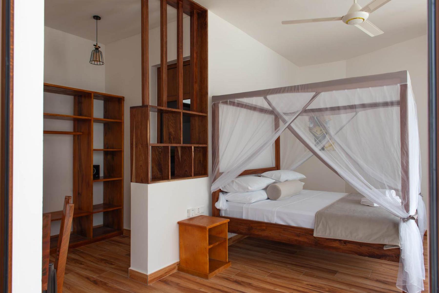 Deluxe Double Room with Side Sea View photo 2